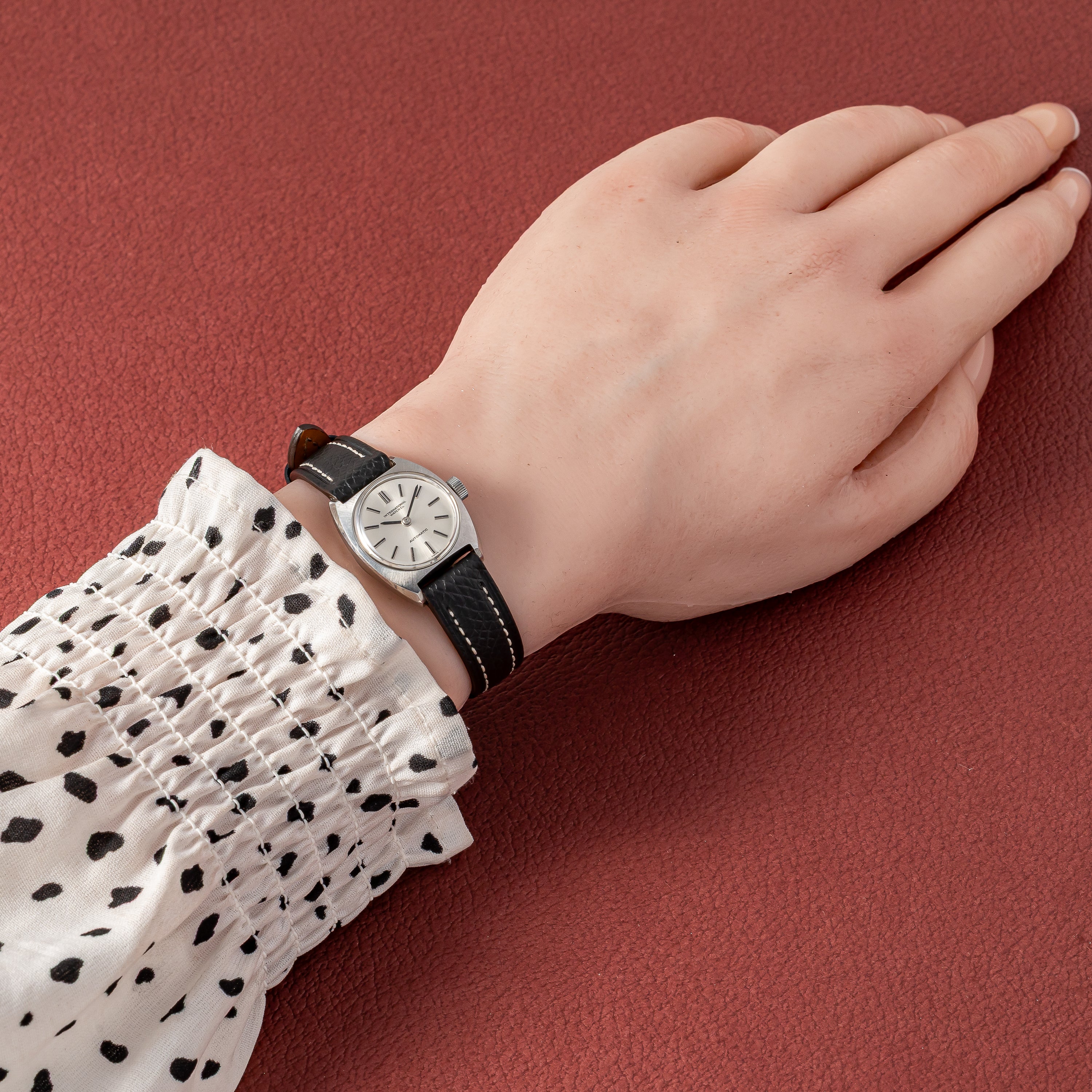 IWC レディース トノーケース1972年製 Ref.R440S 箱・ギャラ付き