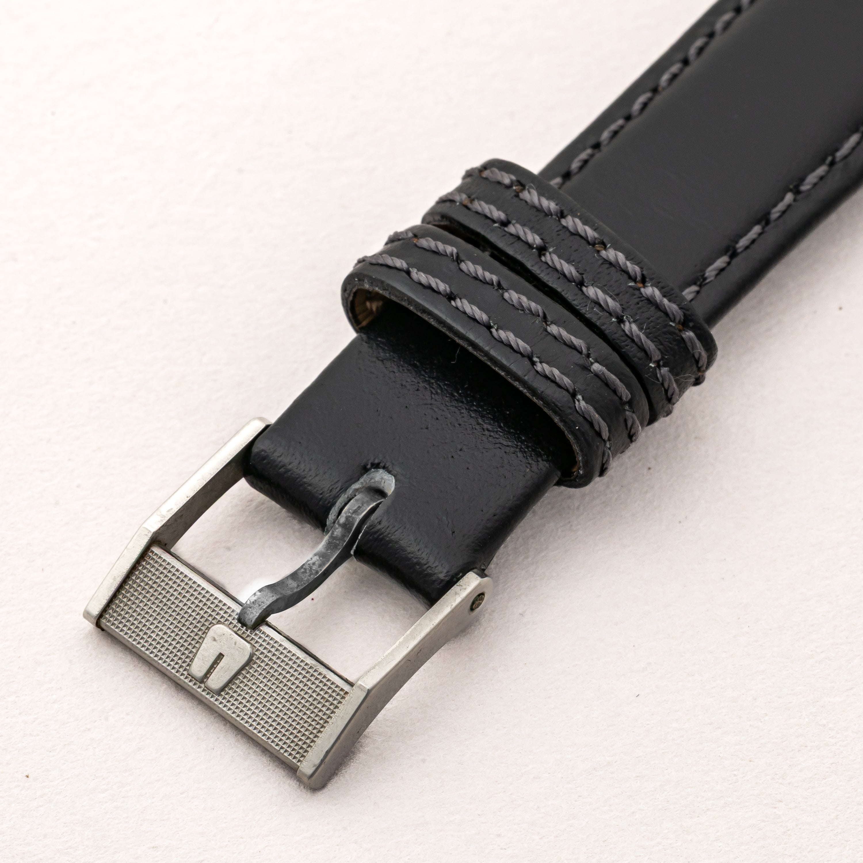 ユニバーサルジュネーブ ラウンドケース アルテッセ 1970年代製 グレーローマン 未使用品 薄型手巻き