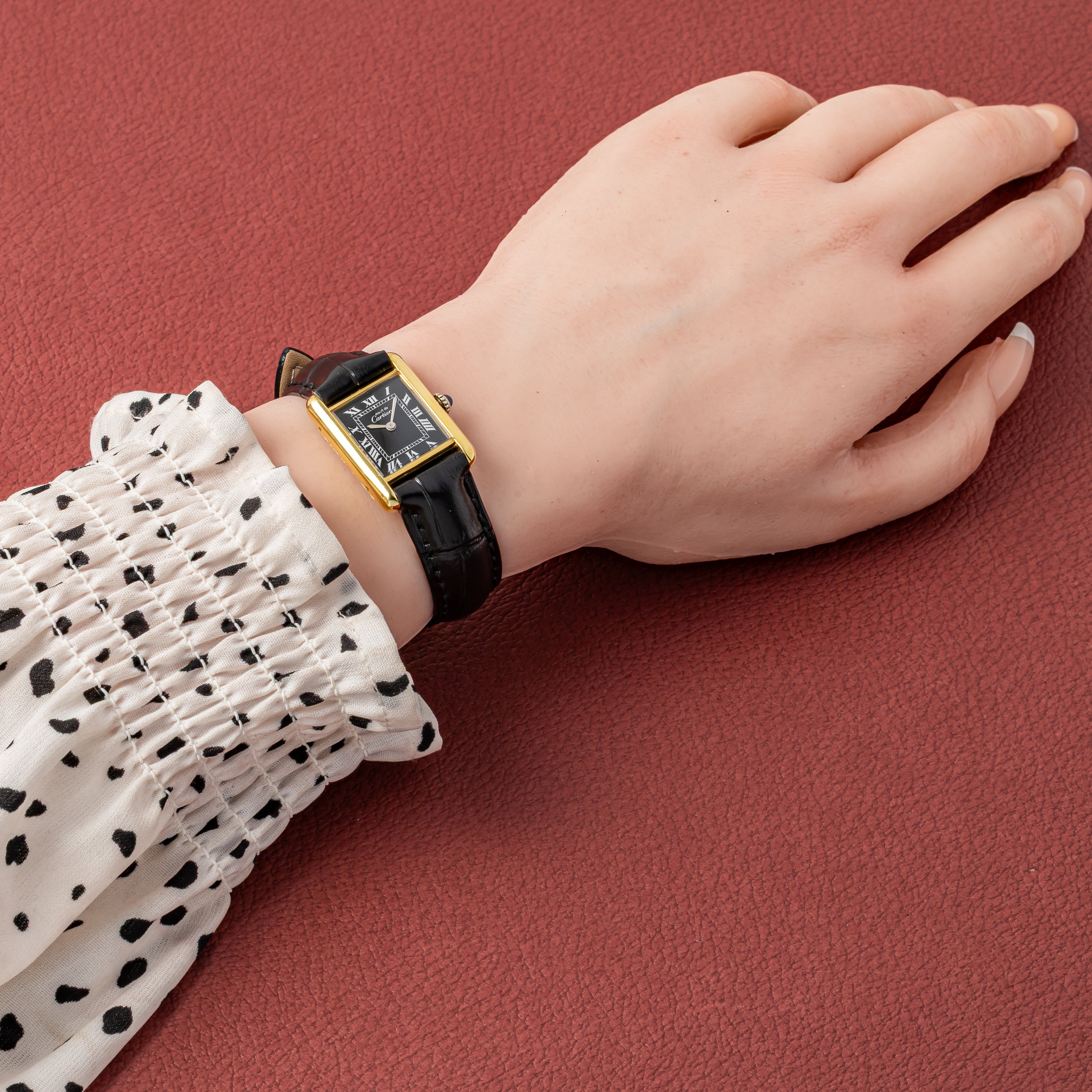 カルティエ マストタンク 1980年代製 SMサイズ ブラックローマンダイヤル 純正尾錠付き