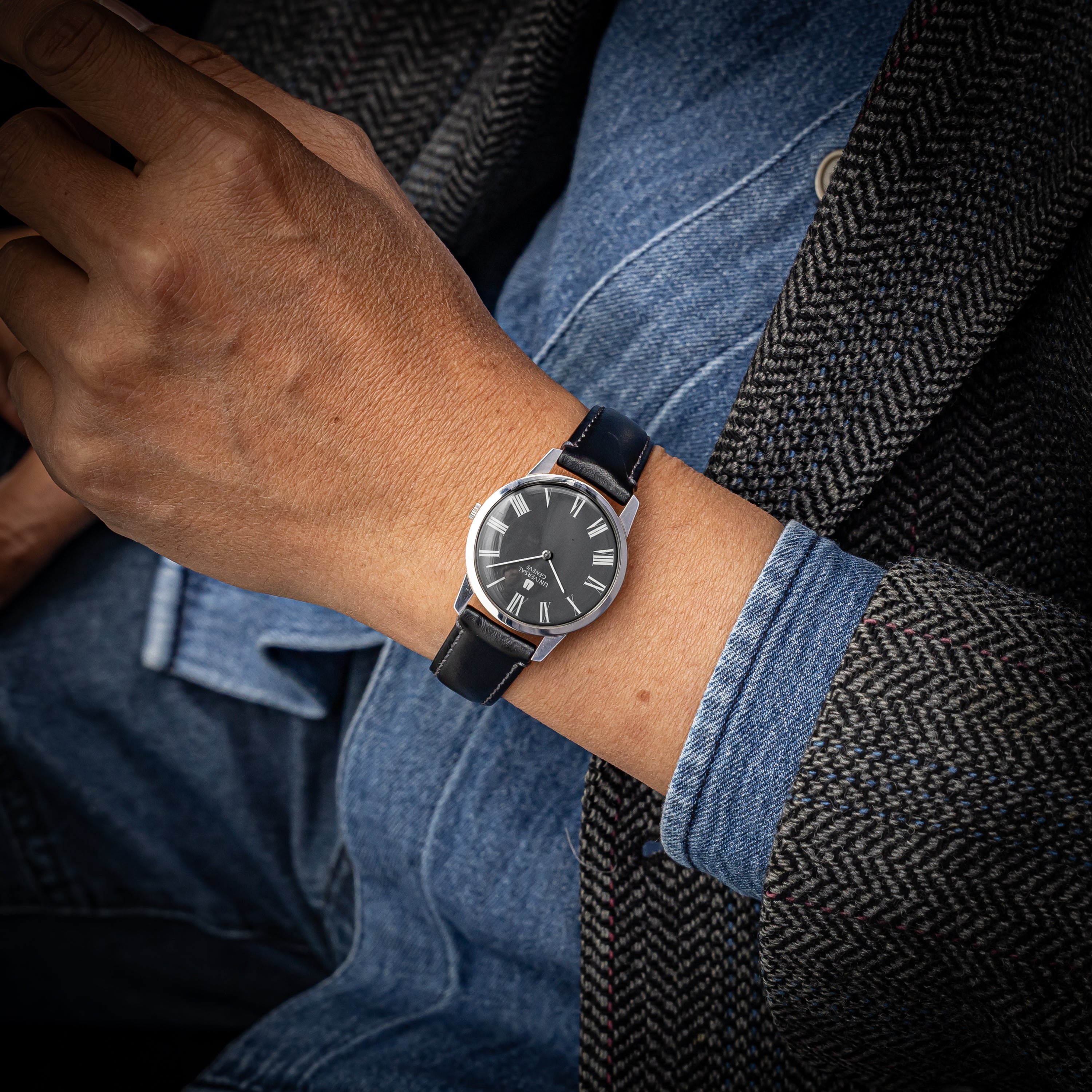 ユニバーサルジュネーブ ラウンドケース アルテッセ 1970年代製 グレーローマン 未使用品 薄型手巻き