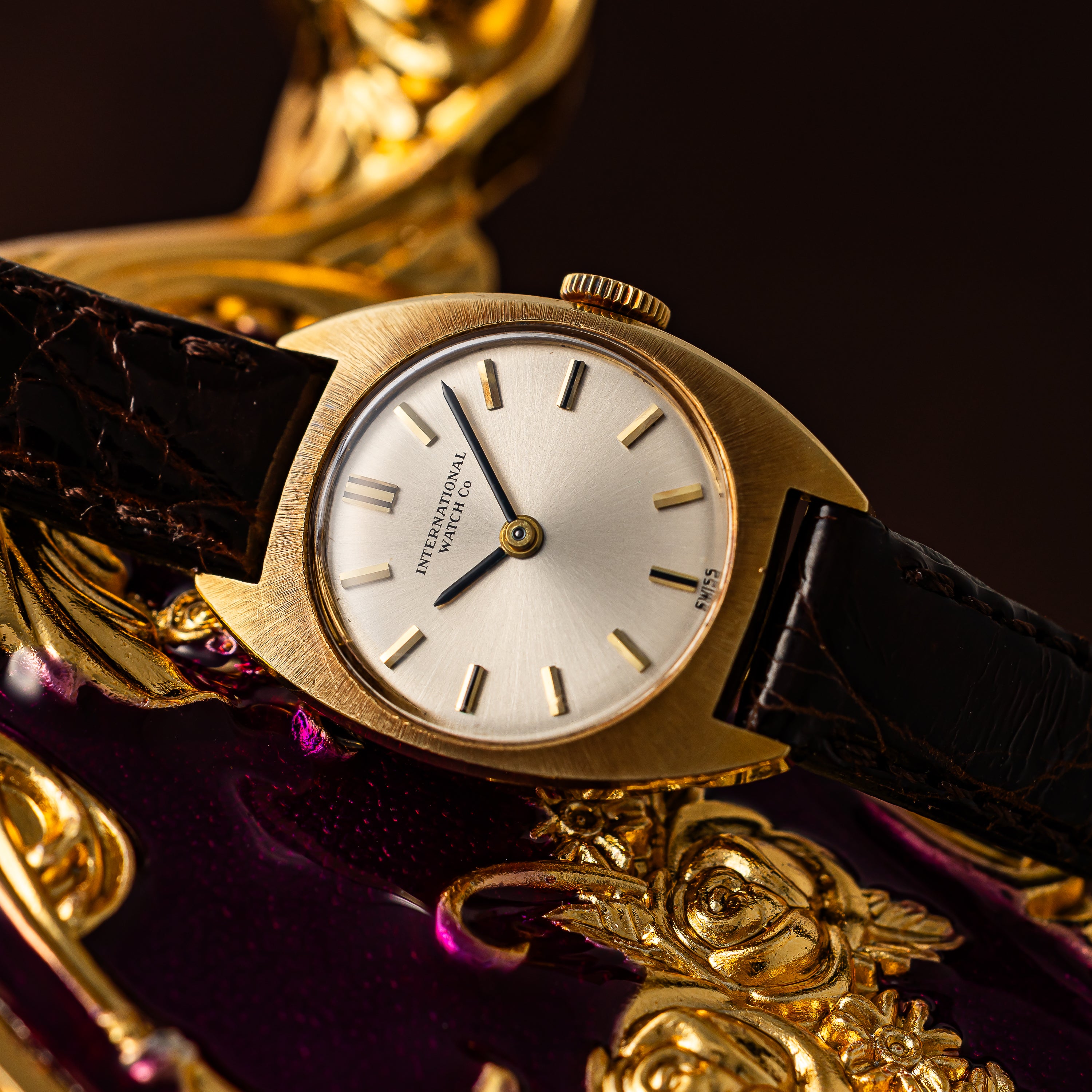 IWC レディース 18金無垢ケース 1972年製 手巻き Cal.41 純正尾錠付き