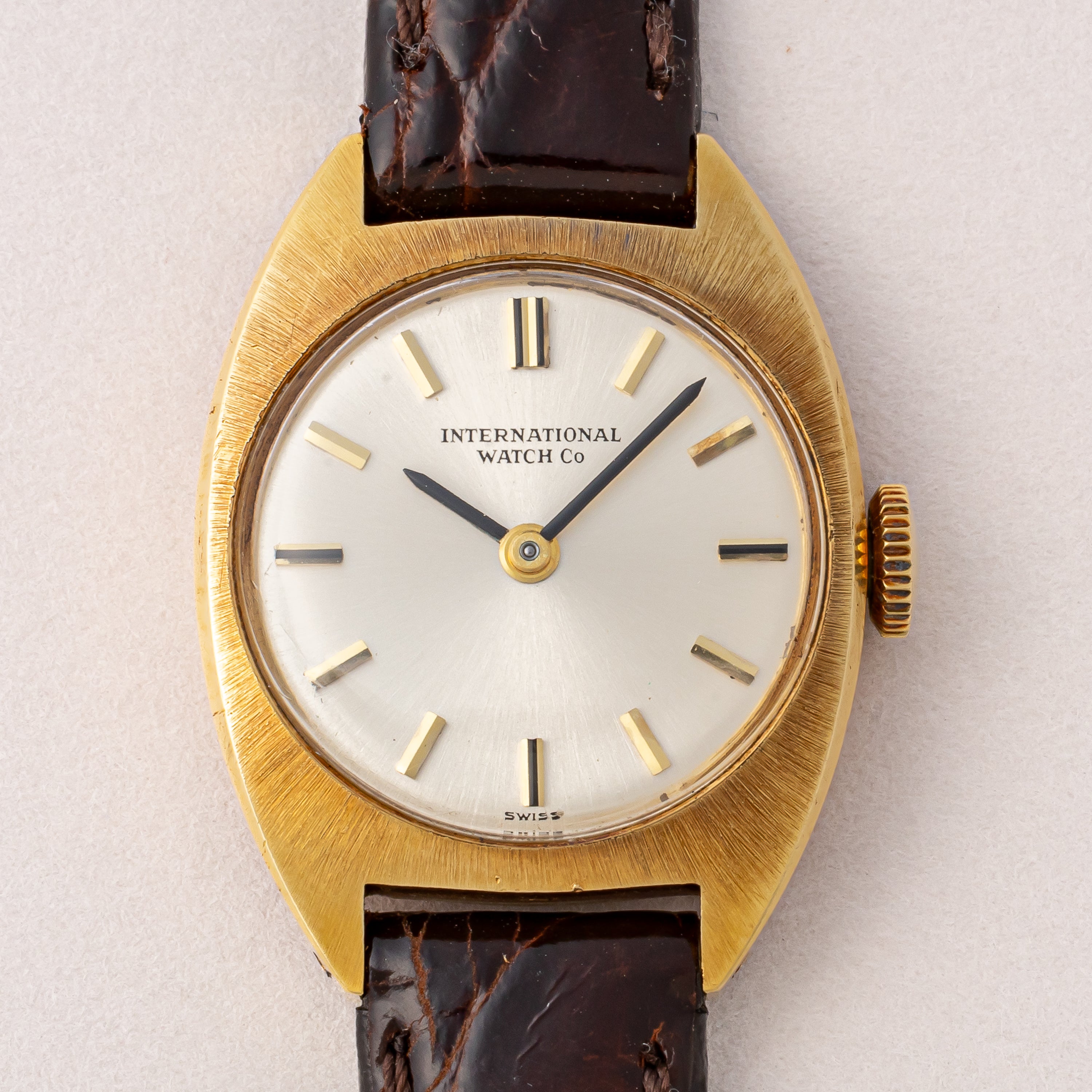 IWC レディース 18金無垢ケース 1972年製 手巻き Cal.41 純正尾錠付き