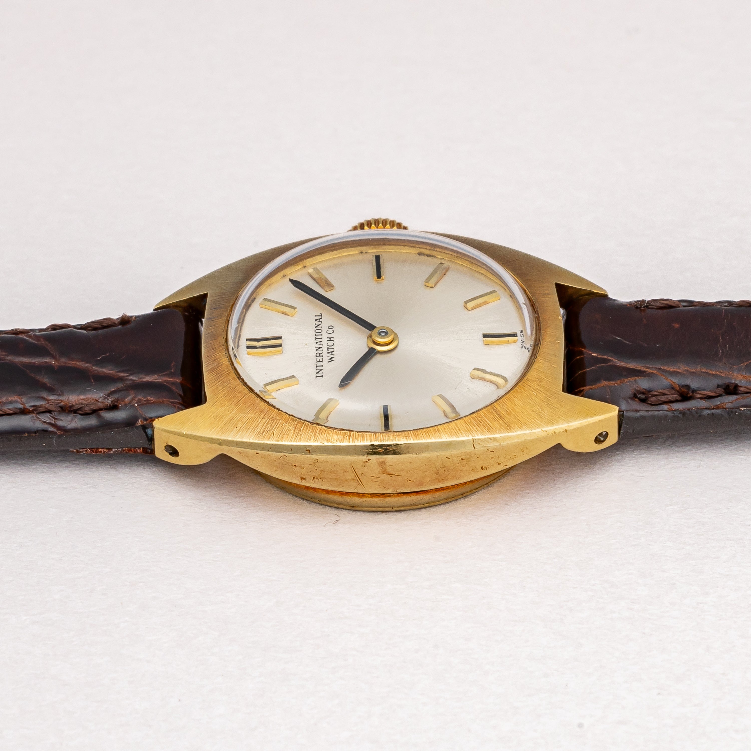 IWC レディース 18金無垢ケース 1972年製 手巻き Cal.41 純正尾錠付き