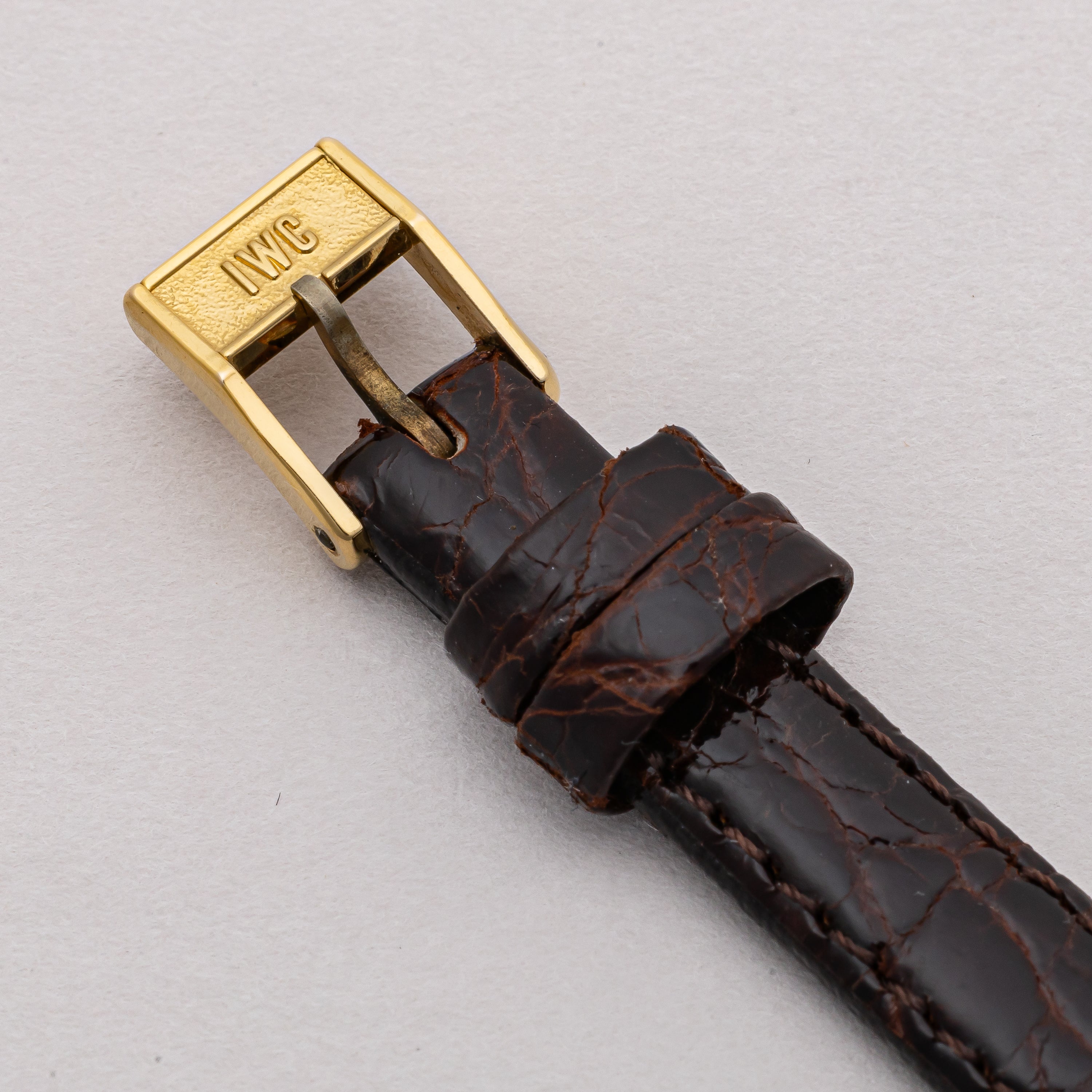 IWC レディース 18金無垢ケース 1972年製 手巻き Cal.41 純正尾錠付き