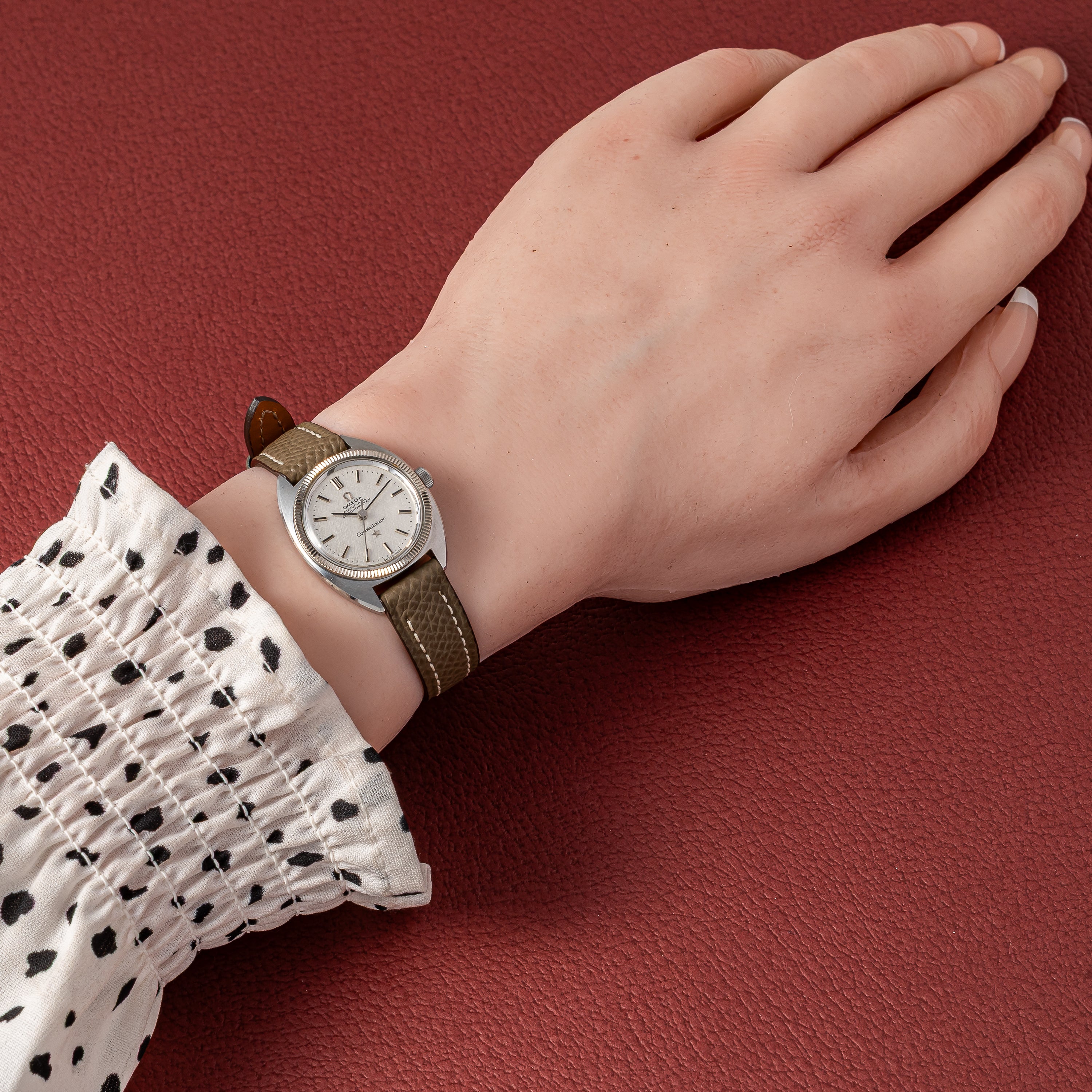 オメガ コンステレーション レディース 1968年製 自動巻 WGベゼル Ref.567.011