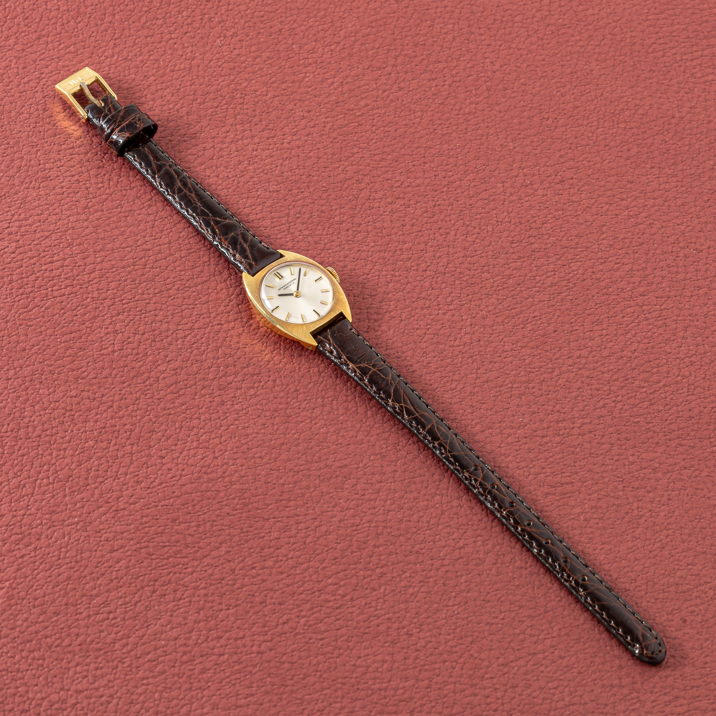 IWC レディース 18金無垢ケース 1972年製 手巻き Cal.41 純正尾錠付き