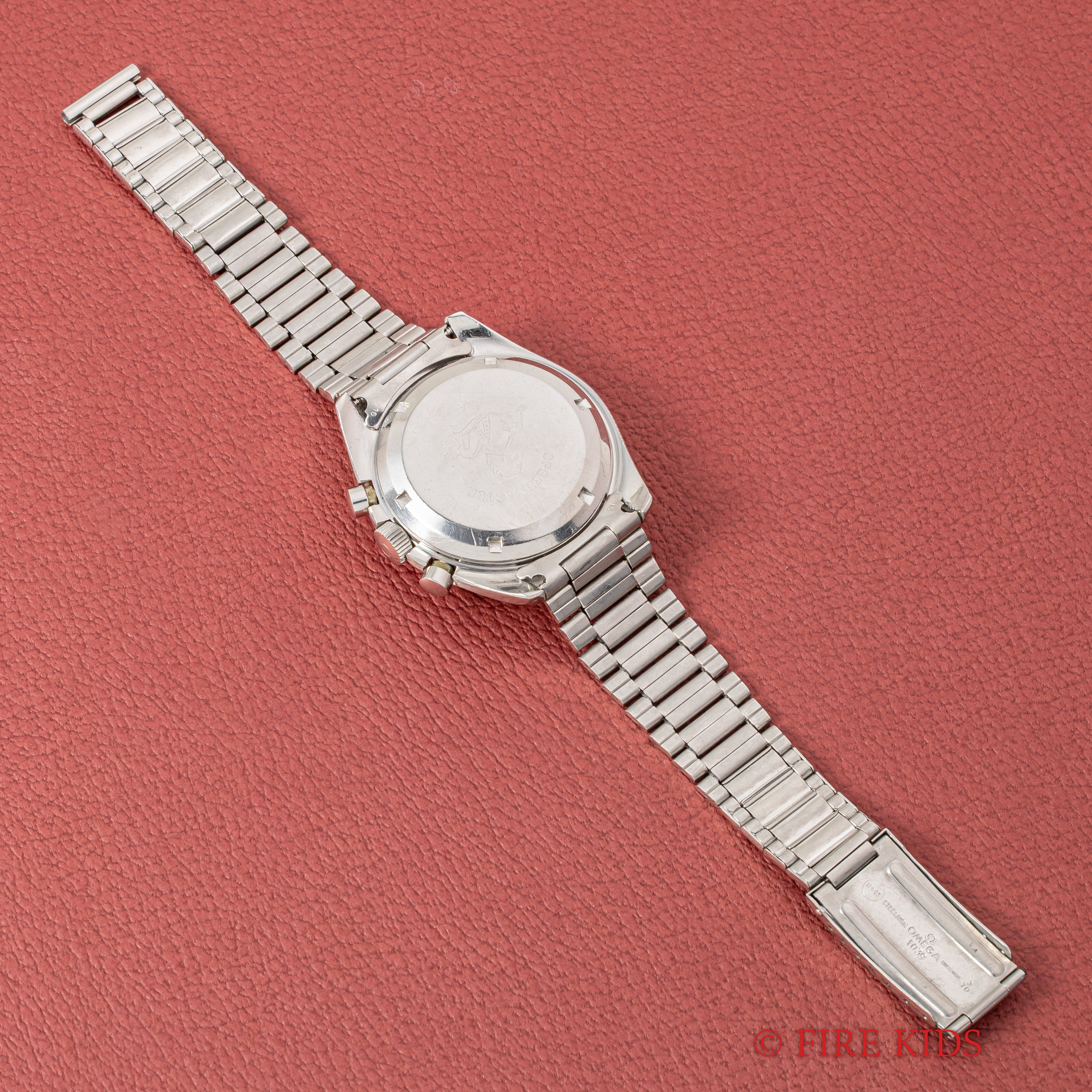 オメガ スピードマスター プロフェッショナル 4th 1967年製 Ref.105.012 Cal.321 トロピカルダイヤル キャタピラブレス付き 手巻き