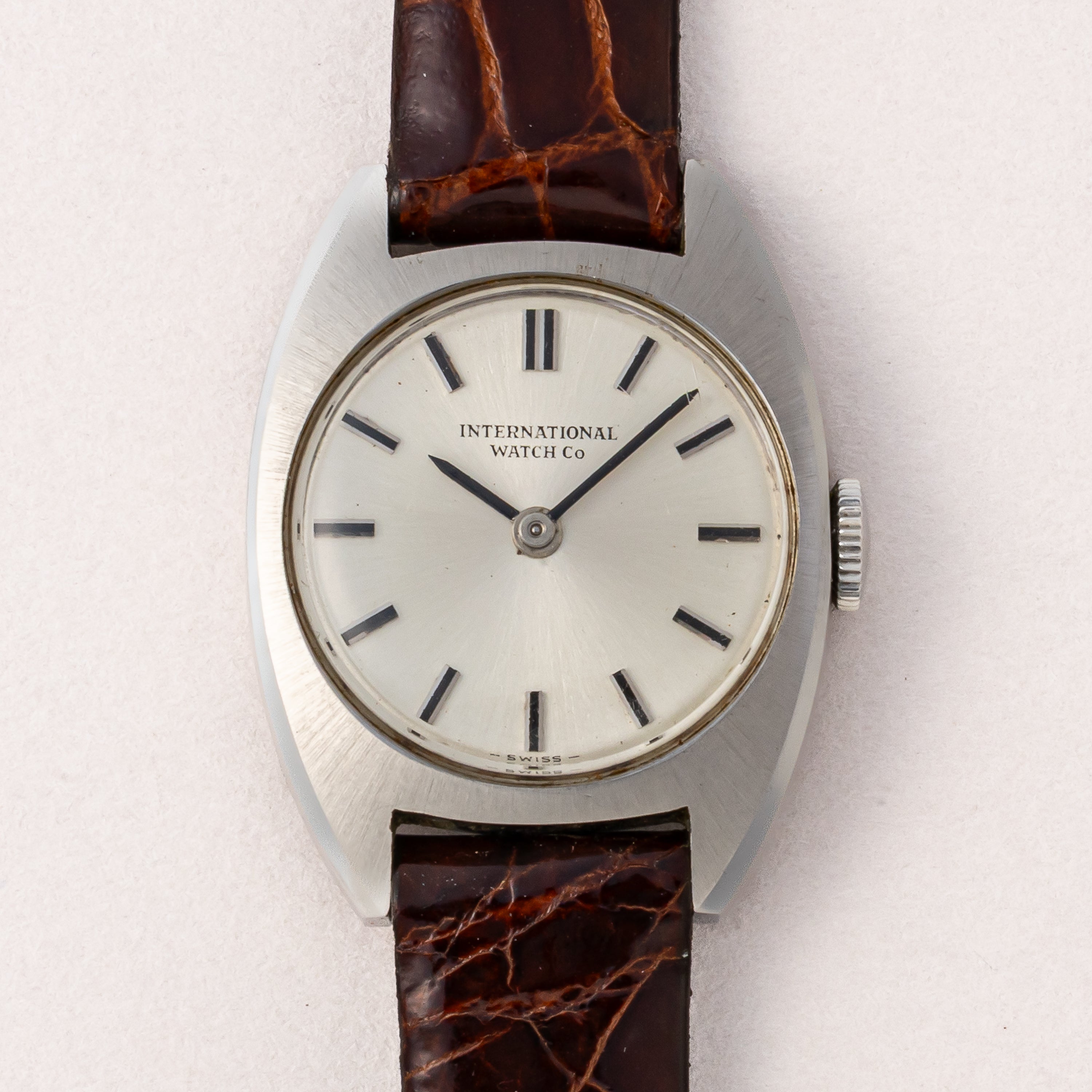 IWC レディース トノーケース 1971年製 手巻き Cal.412 シルバーダイヤル