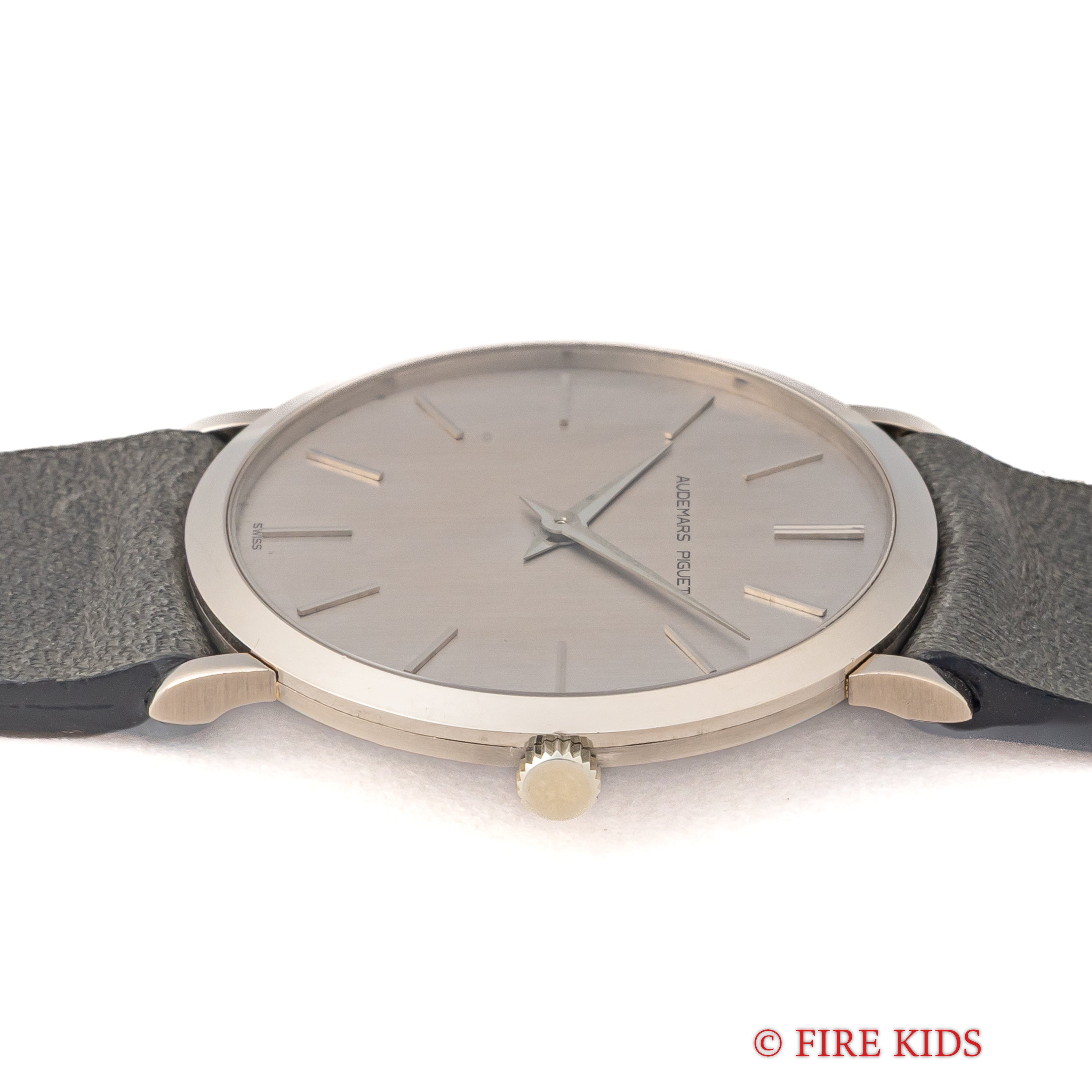 オーデマ・ピゲ 18金無垢ホワイトゴールド 1970年代製 手巻Cal.2080 純正18金無垢尾錠付き