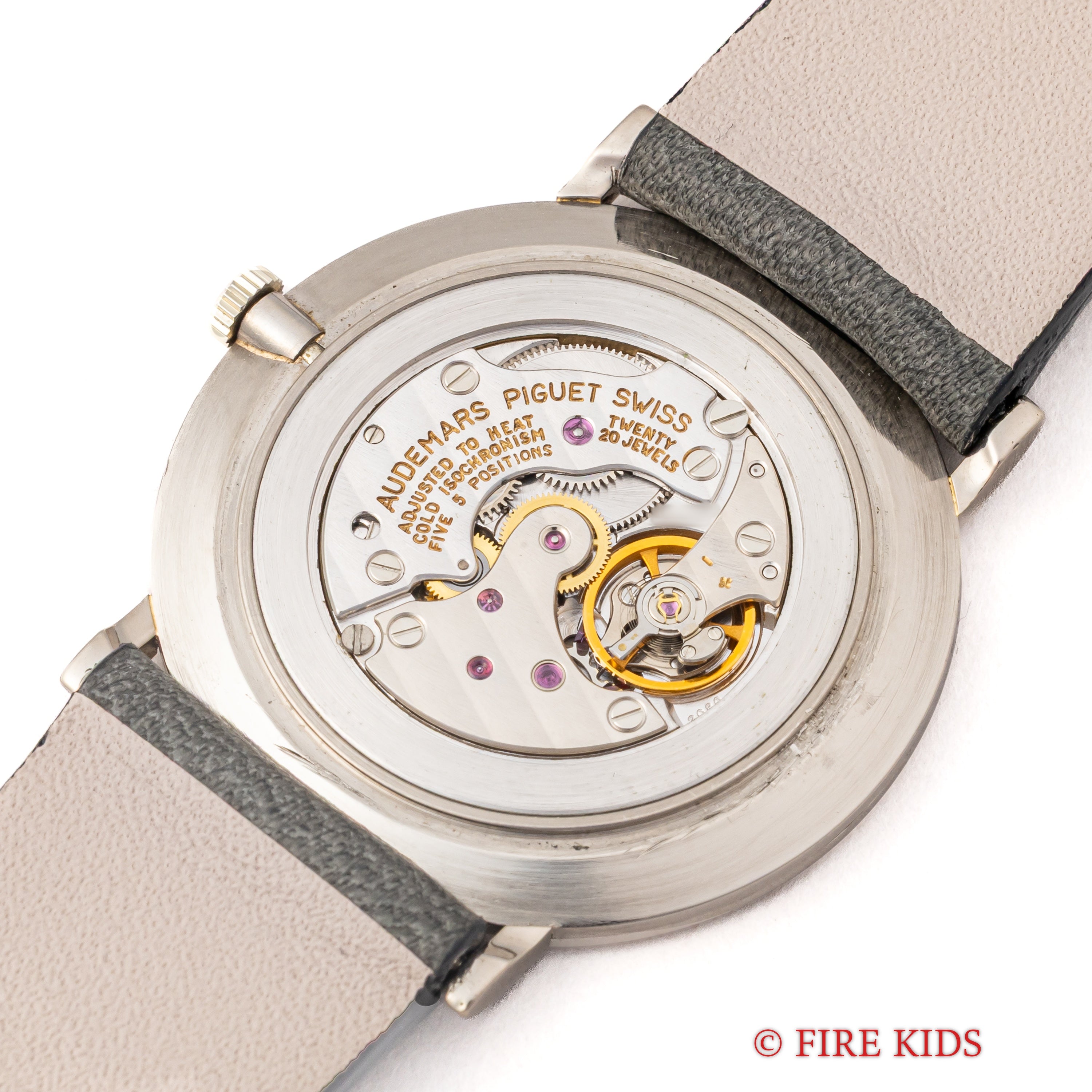 オーデマ・ピゲ 18金無垢ホワイトゴールド 1970年代製 手巻Cal.2080 純正18金無垢尾錠付き