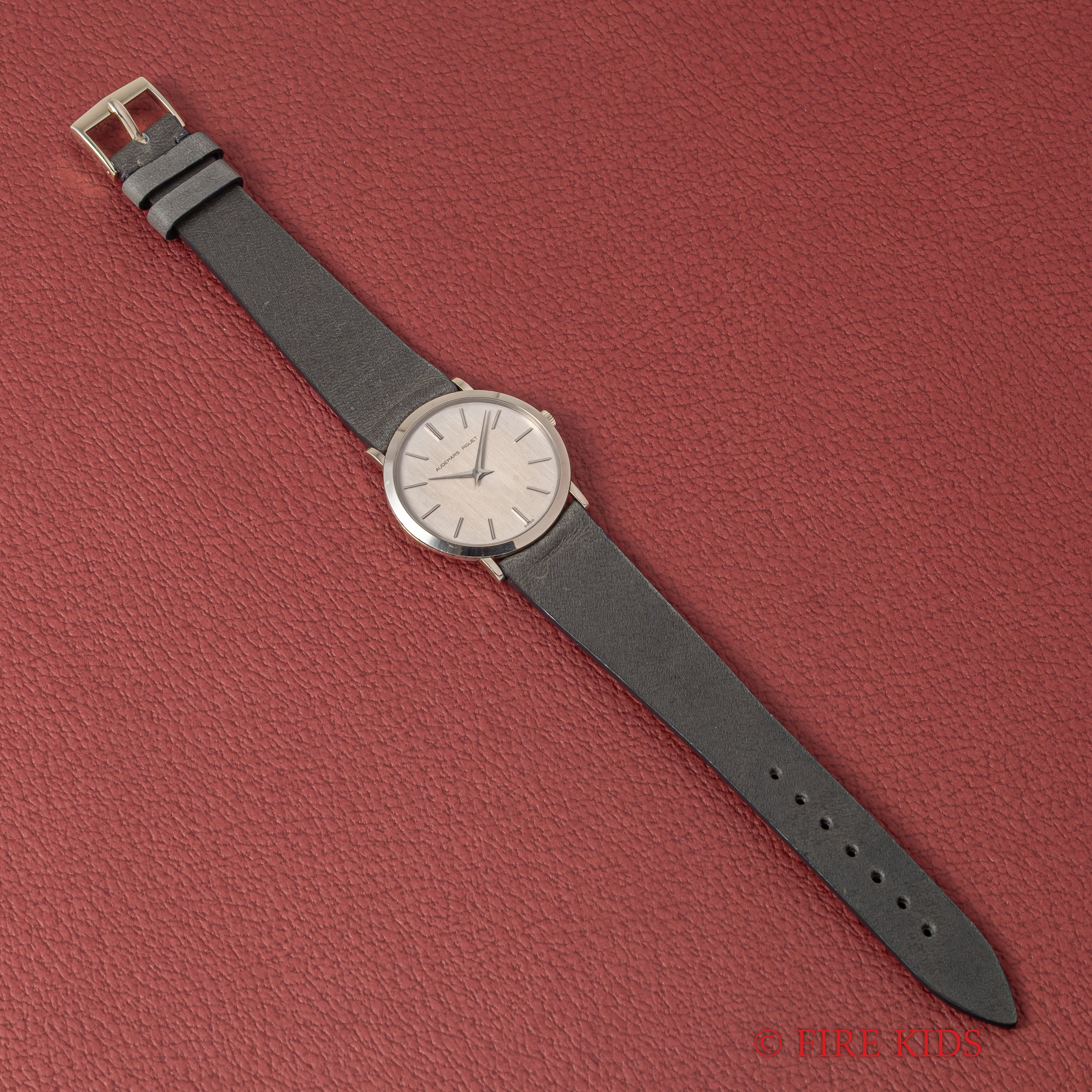 オーデマ・ピゲ 18金無垢ホワイトゴールド 1970年代製 手巻Cal.2080 純正18金無垢尾錠付き