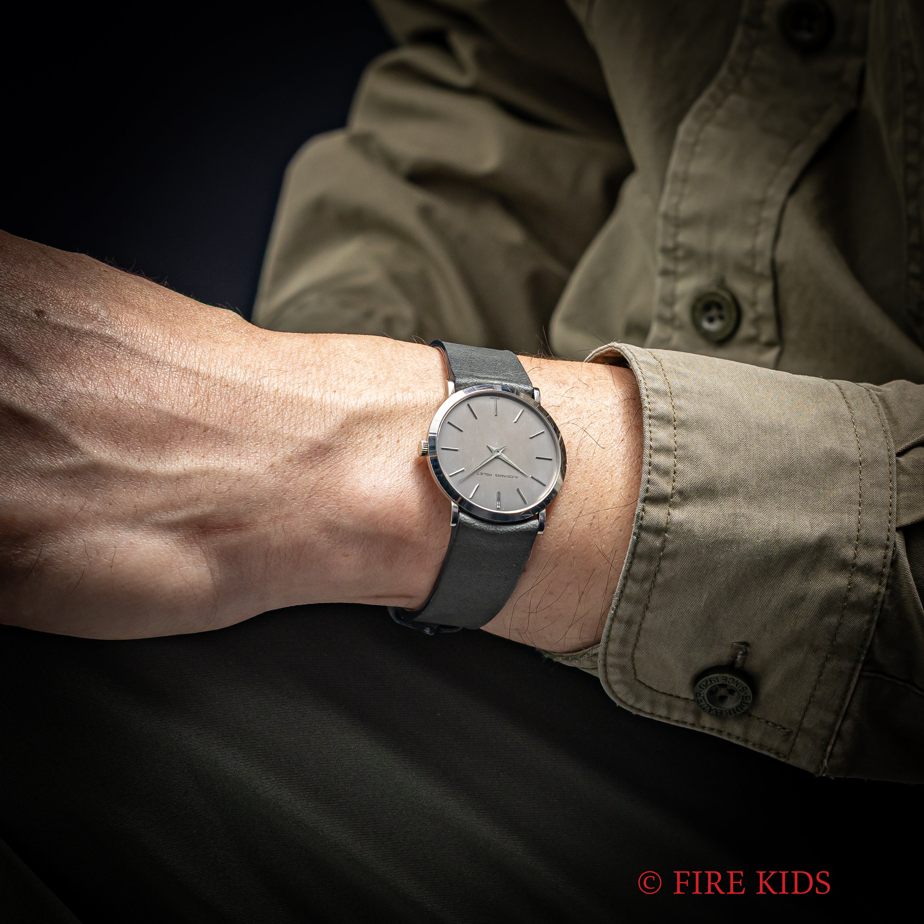 オーデマ・ピゲ 18金無垢ホワイトゴールド 1970年代製 手巻Cal.2080 純正18金無垢尾錠付き