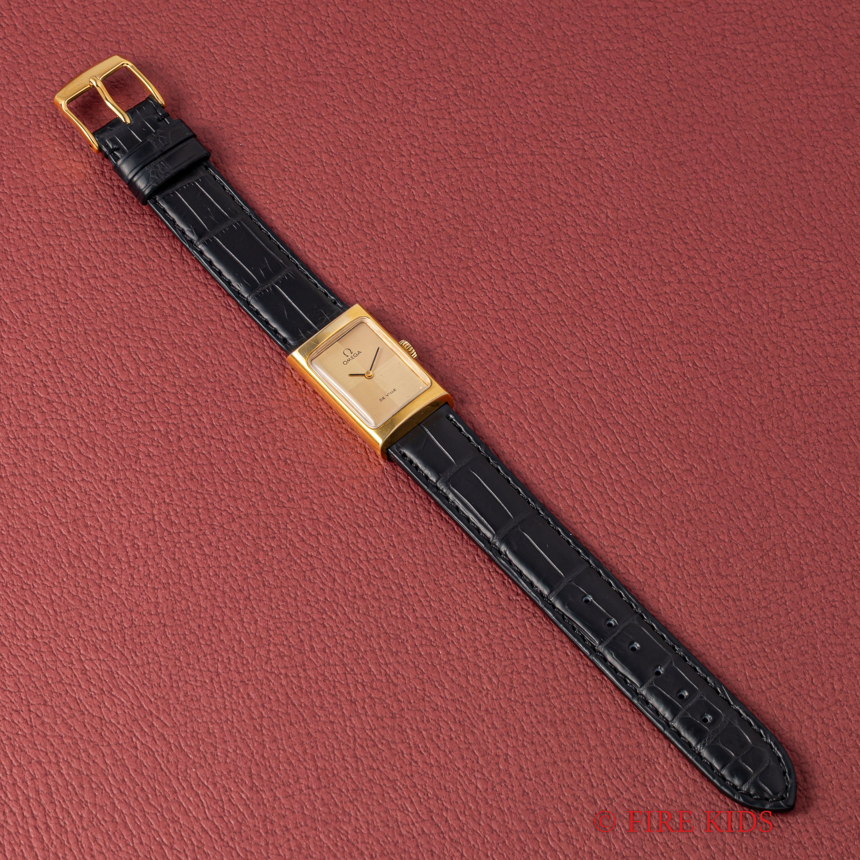 オメガ デ・ヴィル 金張り角型ケース クロスダイヤル 1973年製 手巻き