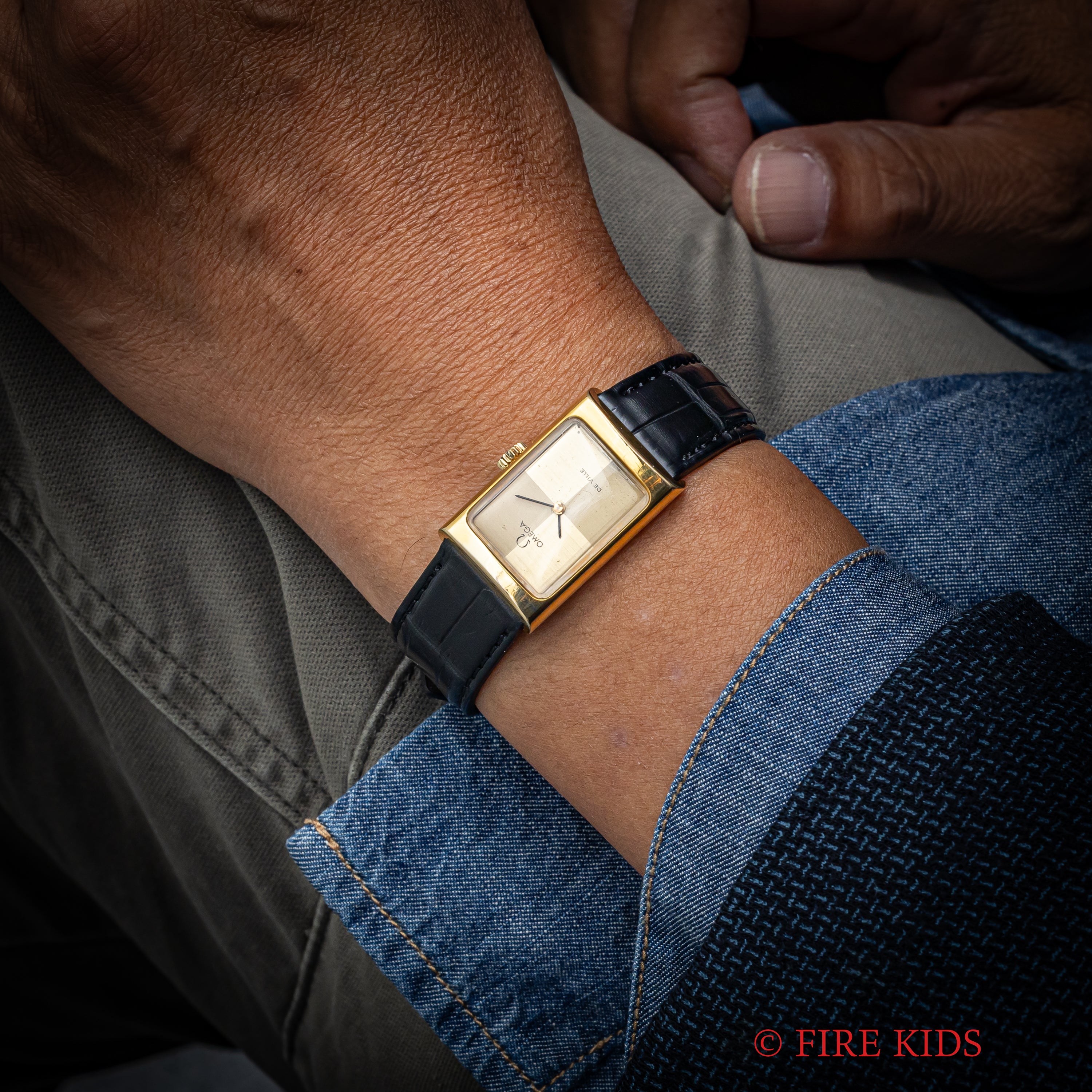 オメガ デ・ヴィル 金張り角型ケース クロスダイヤル 1973年製 手巻き