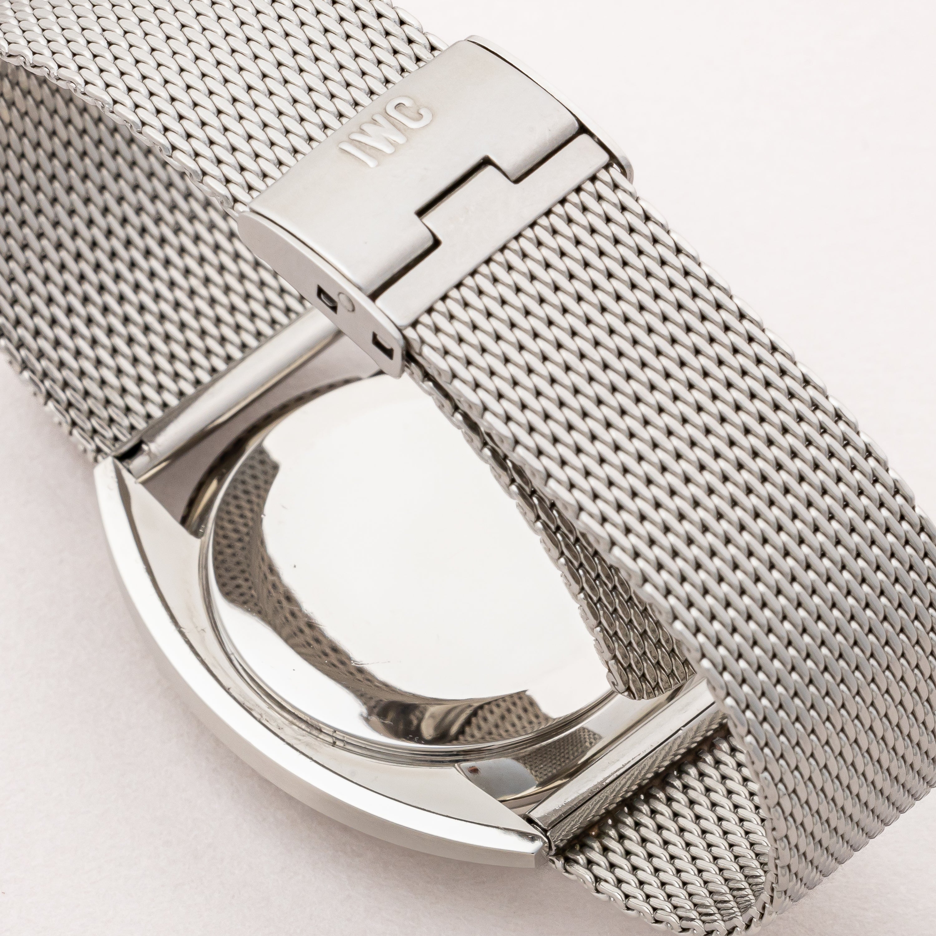 IWC トノー型 1971年製 手巻き Cal.403 ローマンダイヤル 純正メッシュブレス付き