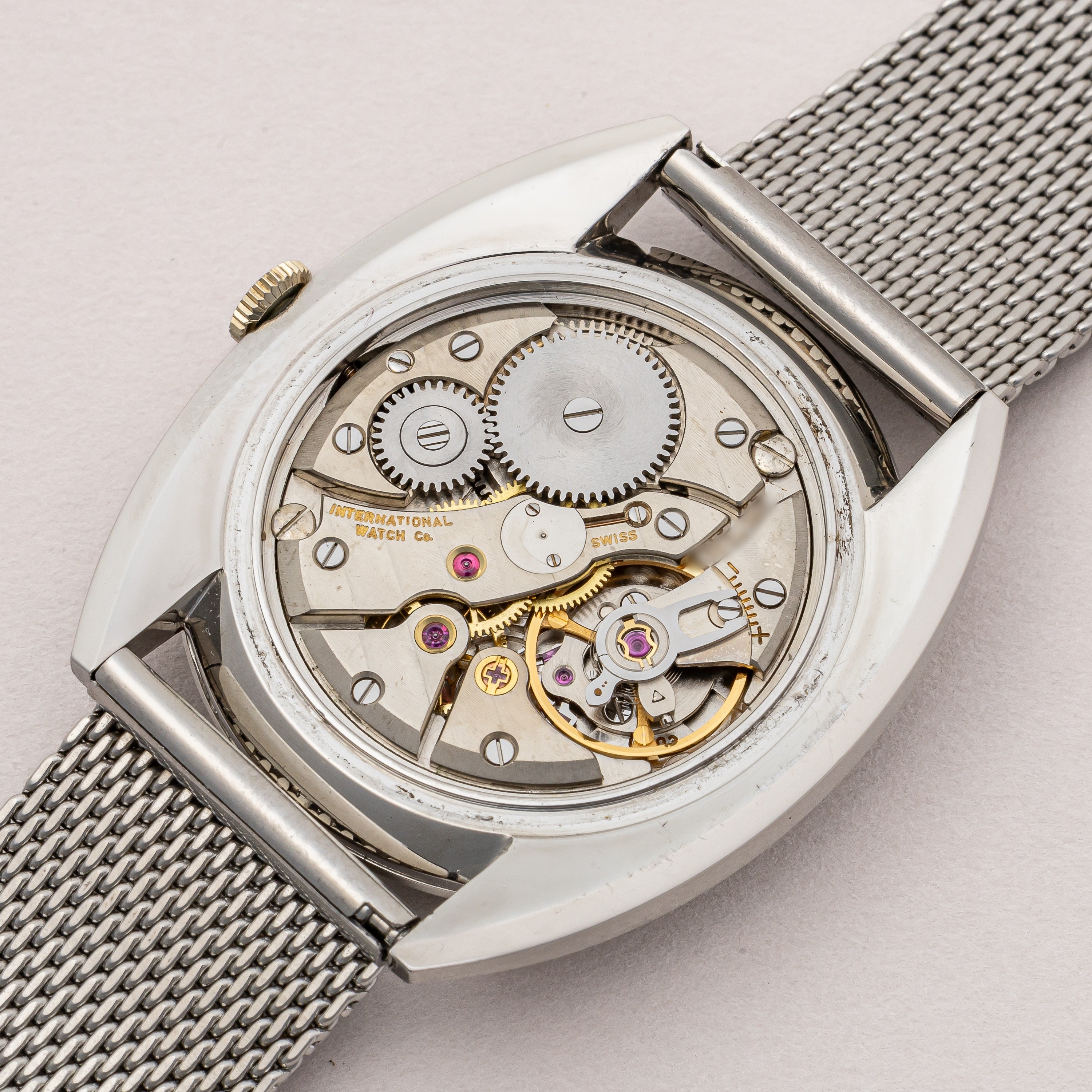 IWC トノー型 1971年製 手巻き Cal.403 ローマンダイヤル 純正メッシュブレス付き