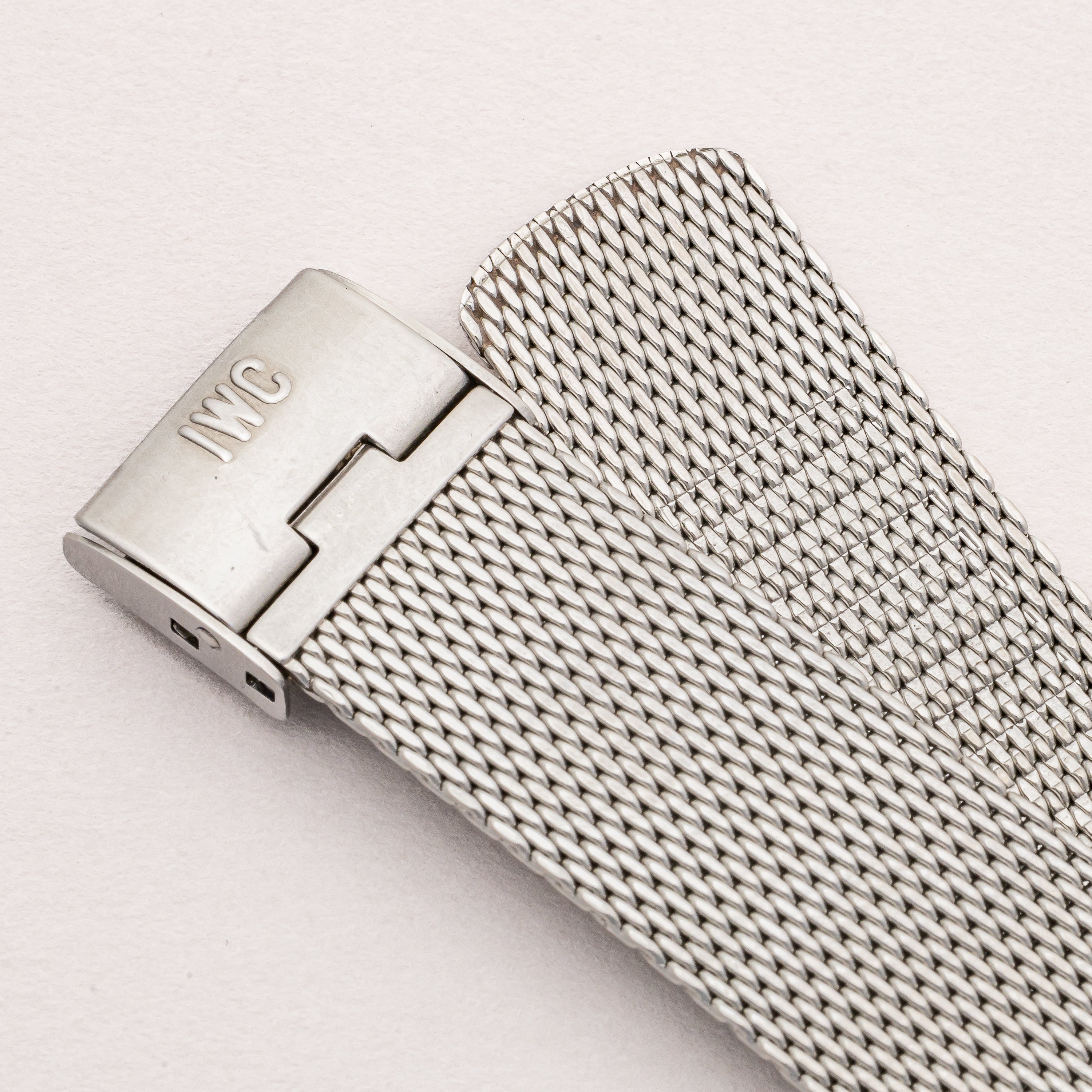 IWC トノー型 1971年製 手巻き Cal.403 ローマンダイヤル 純正メッシュブレス付き