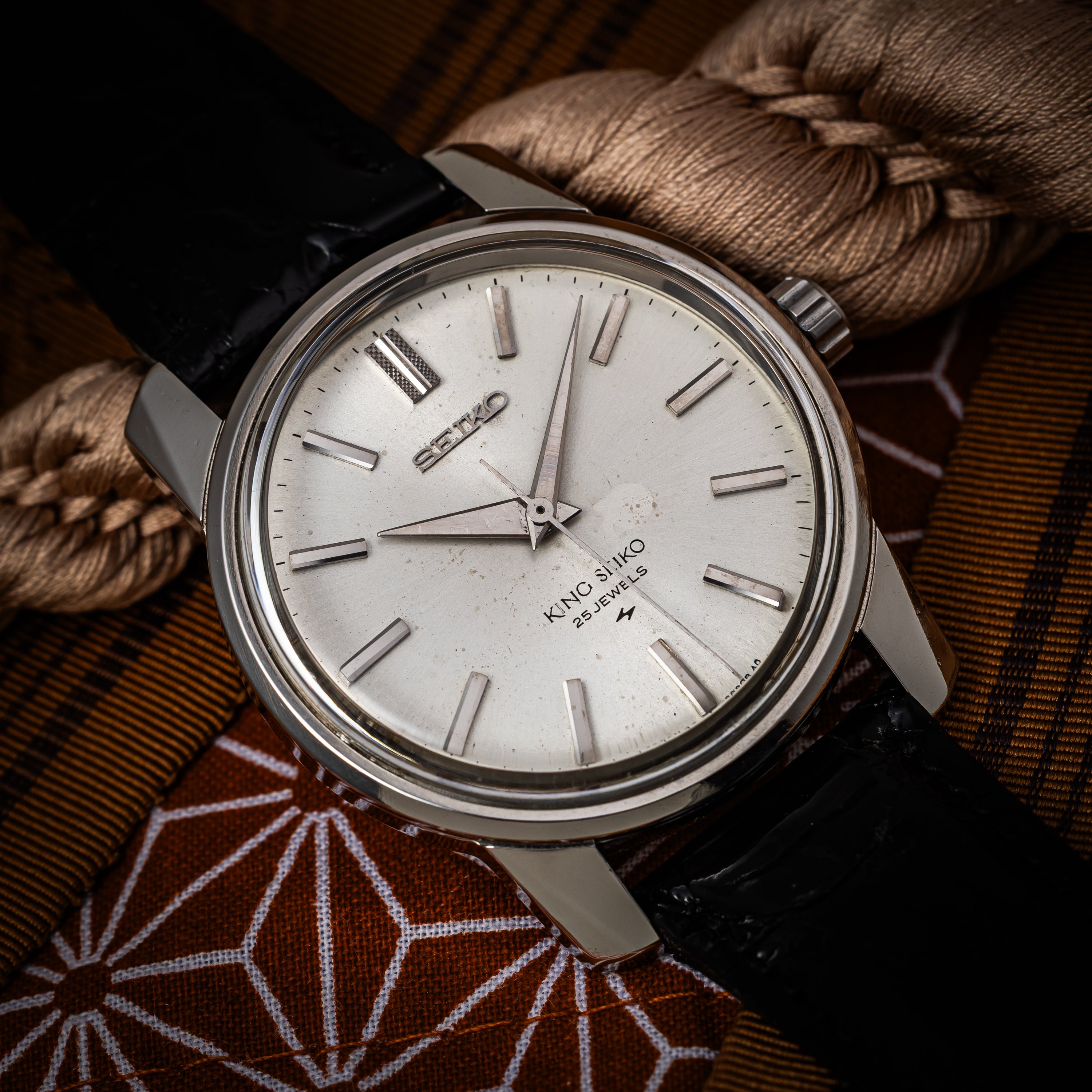King Seiko 44-9990 25 Jewels Silver Dial Hand-Wound Vintage