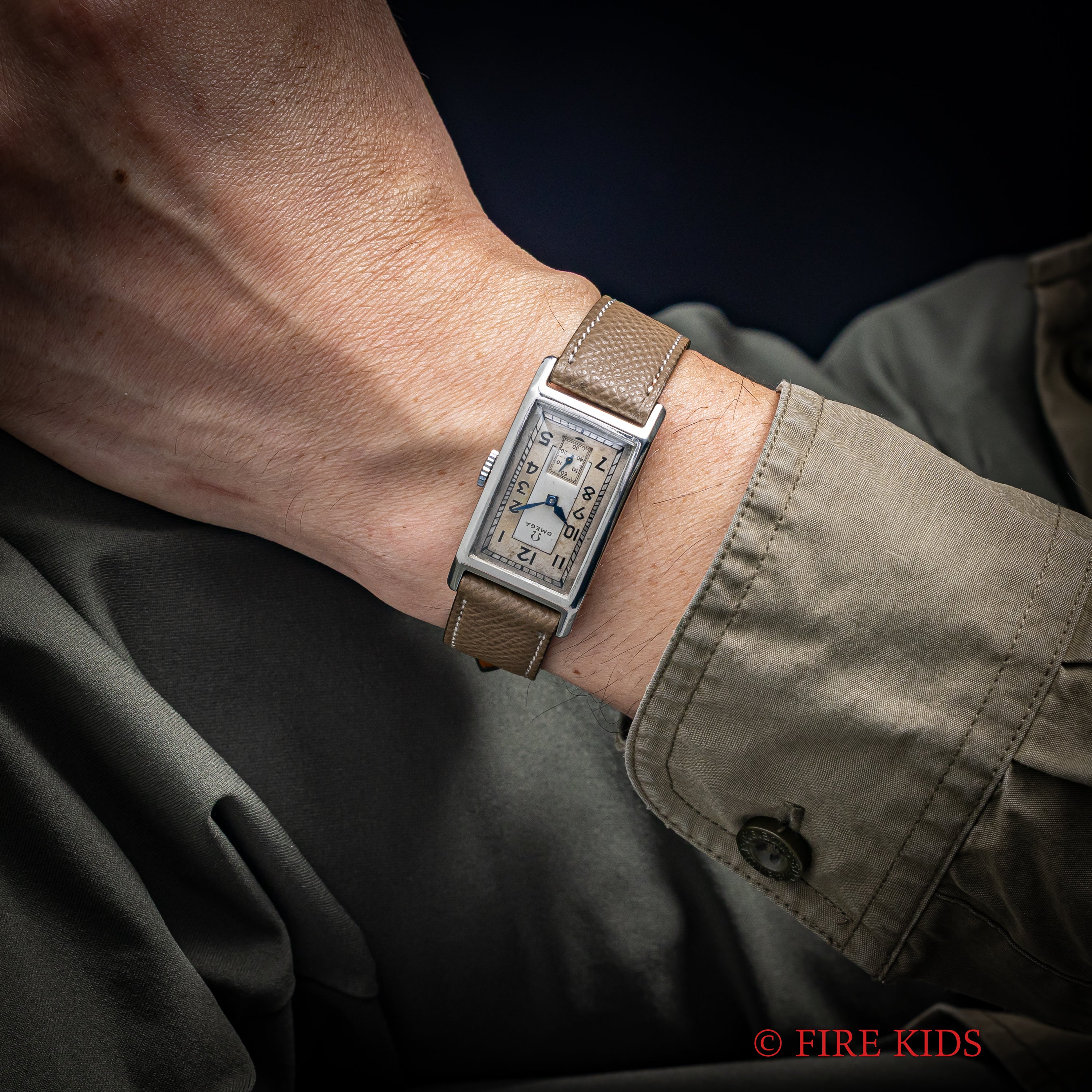 オメガ レクタンギュラーケース アラビアダイヤル 1930年代製 手巻き Cal.T17