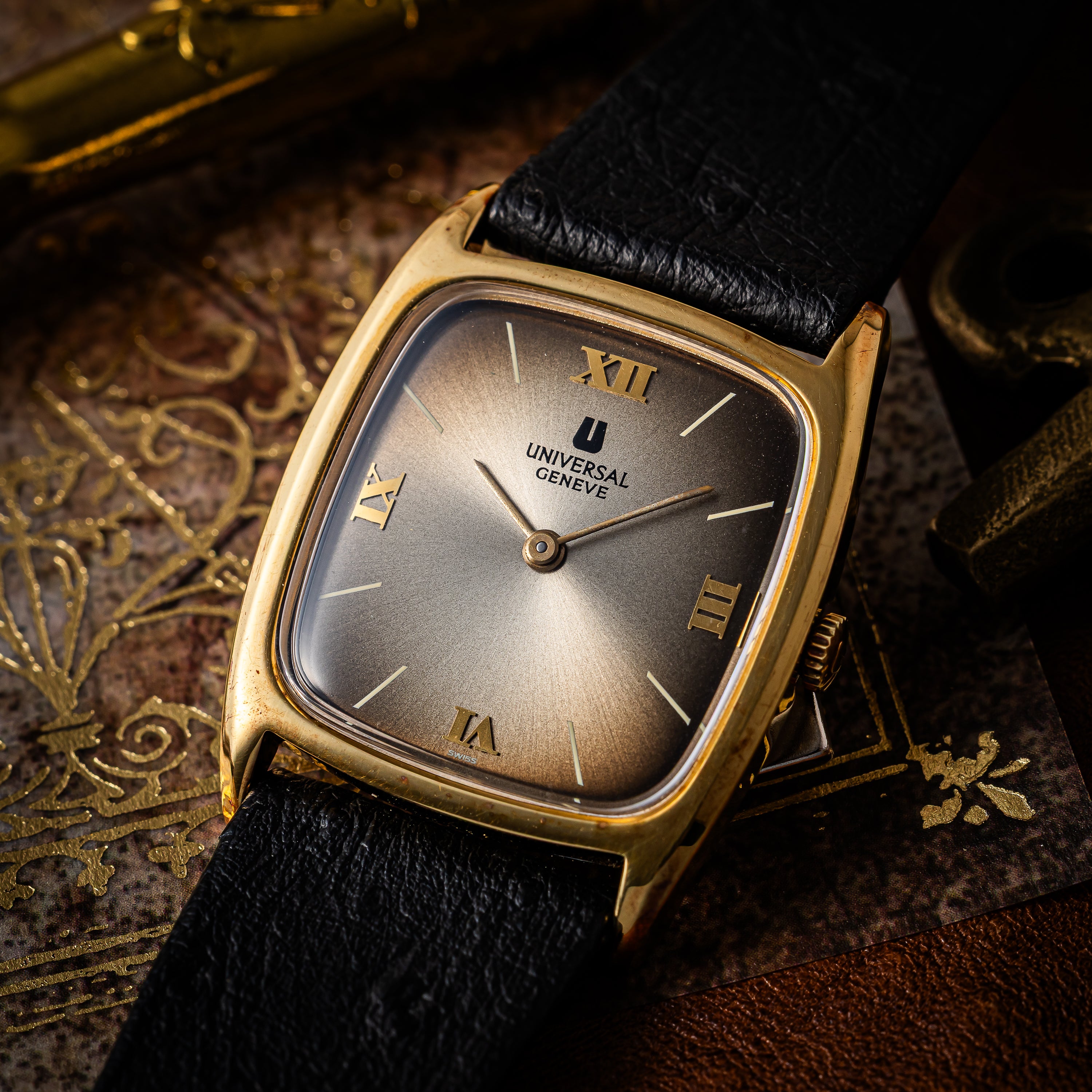 ユニバーサル・ジュネーブ ブラウンダイヤル 1970年代製 手巻き タグ付き 未使用品 純正革ベルト、純正尾錠、箱付き