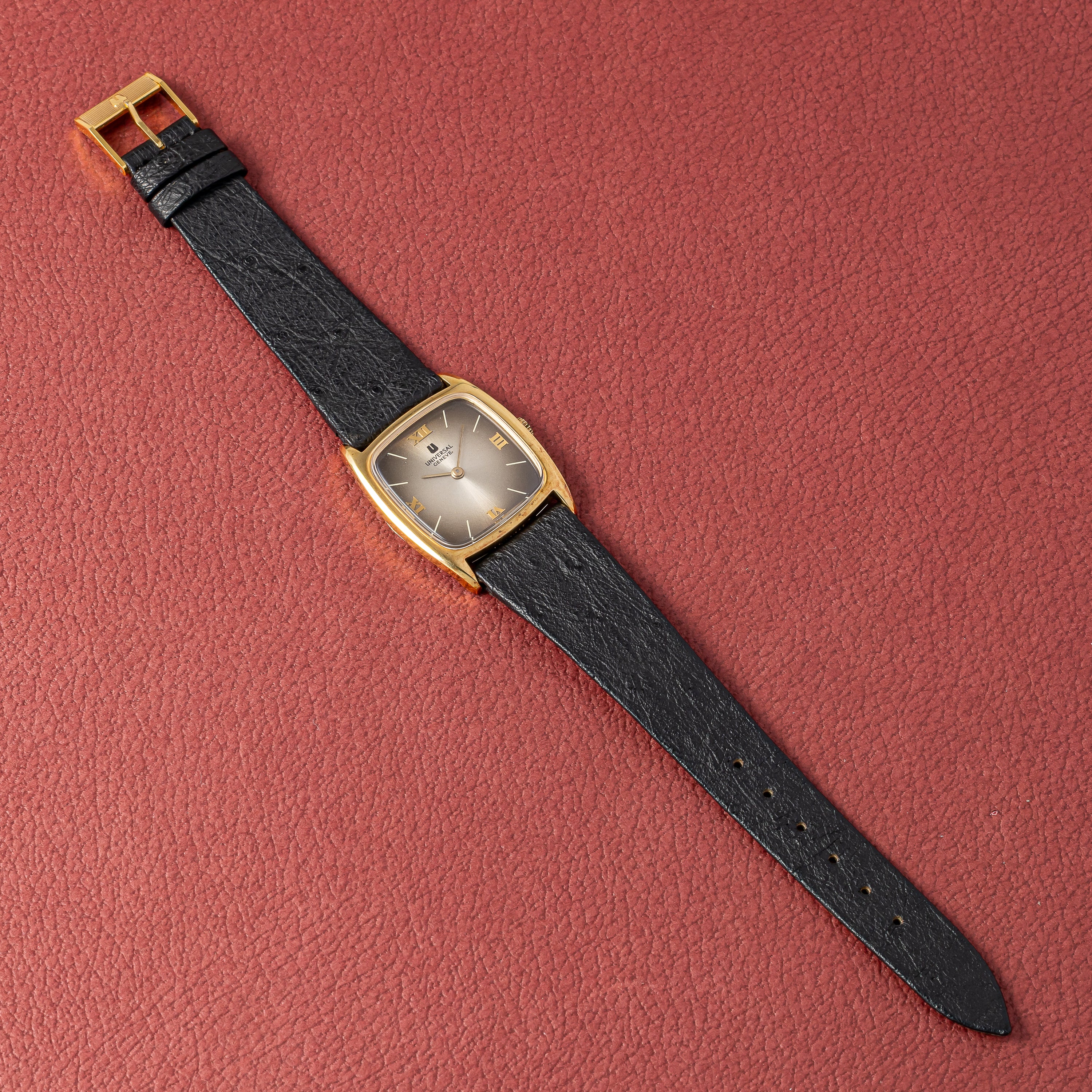 ユニバーサル・ジュネーブ ブラウンダイヤル 1970年代製 手巻き タグ付き 未使用品 純正革ベルト、純正尾錠、箱付き