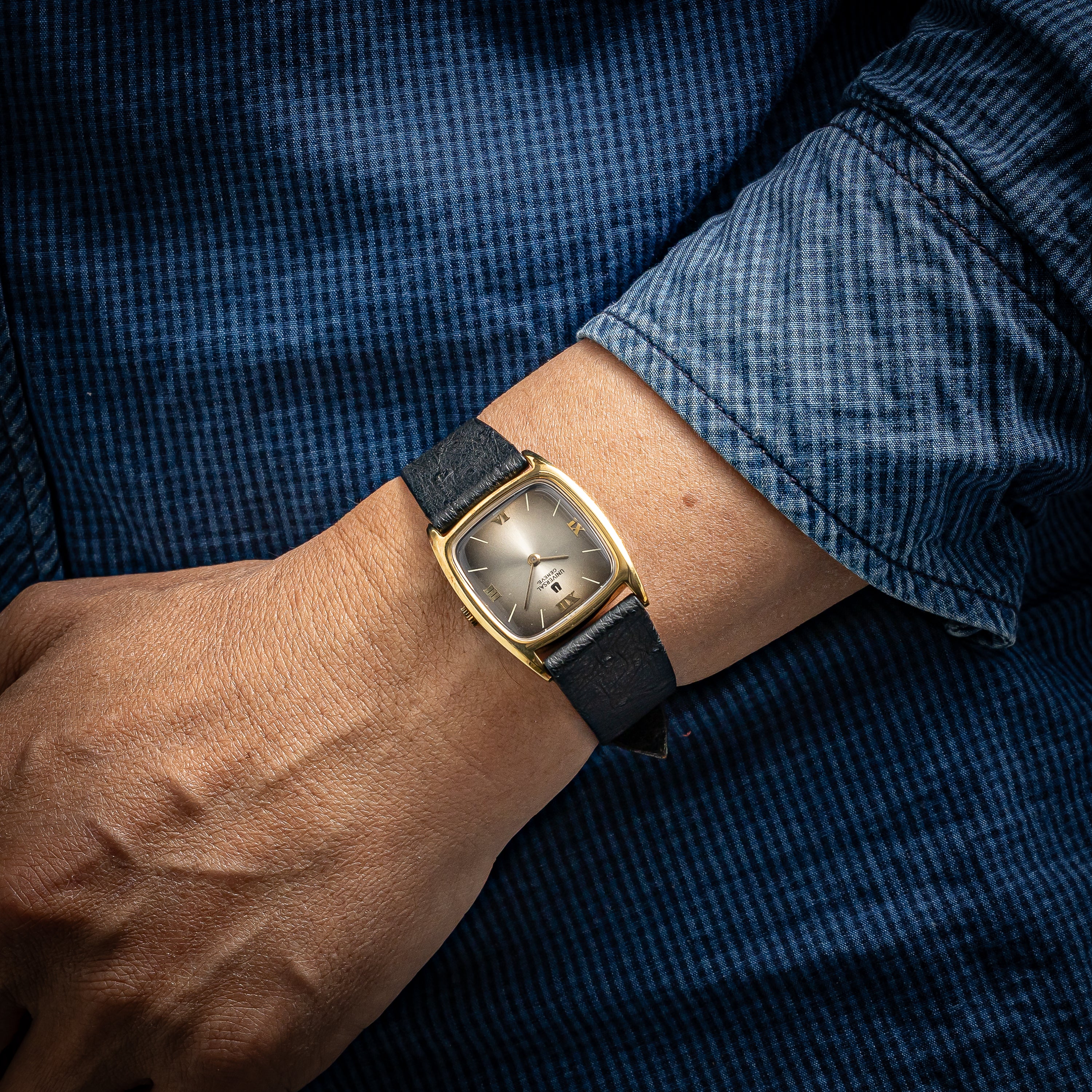 ユニバーサル・ジュネーブ ブラウンダイヤル 1970年代製 手巻き タグ付き 未使用品 純正革ベルト、純正尾錠、箱付き