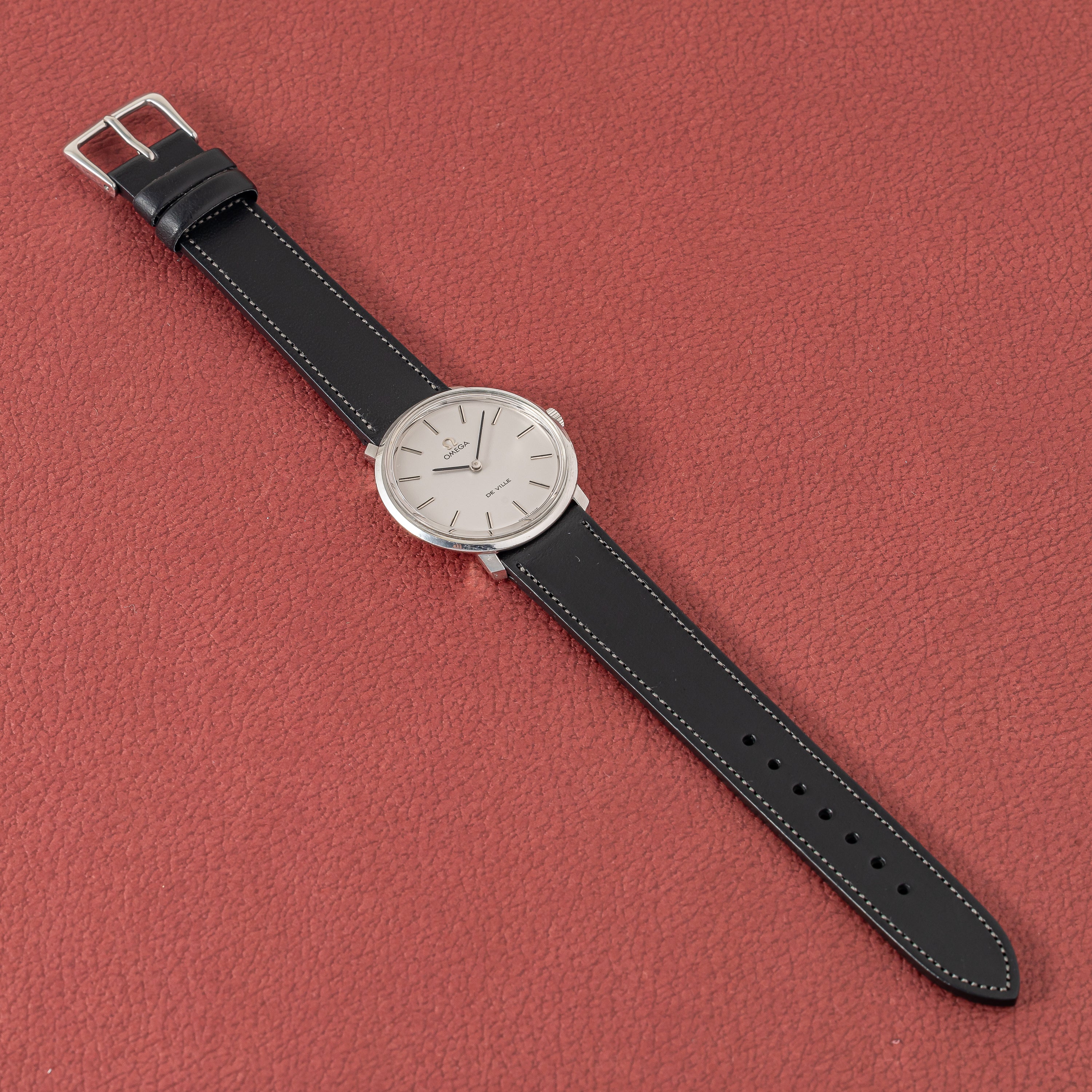 オメガ デ・ヴィル ラウンドケース 1970年代製 ワンピースケース シルバーダイヤル