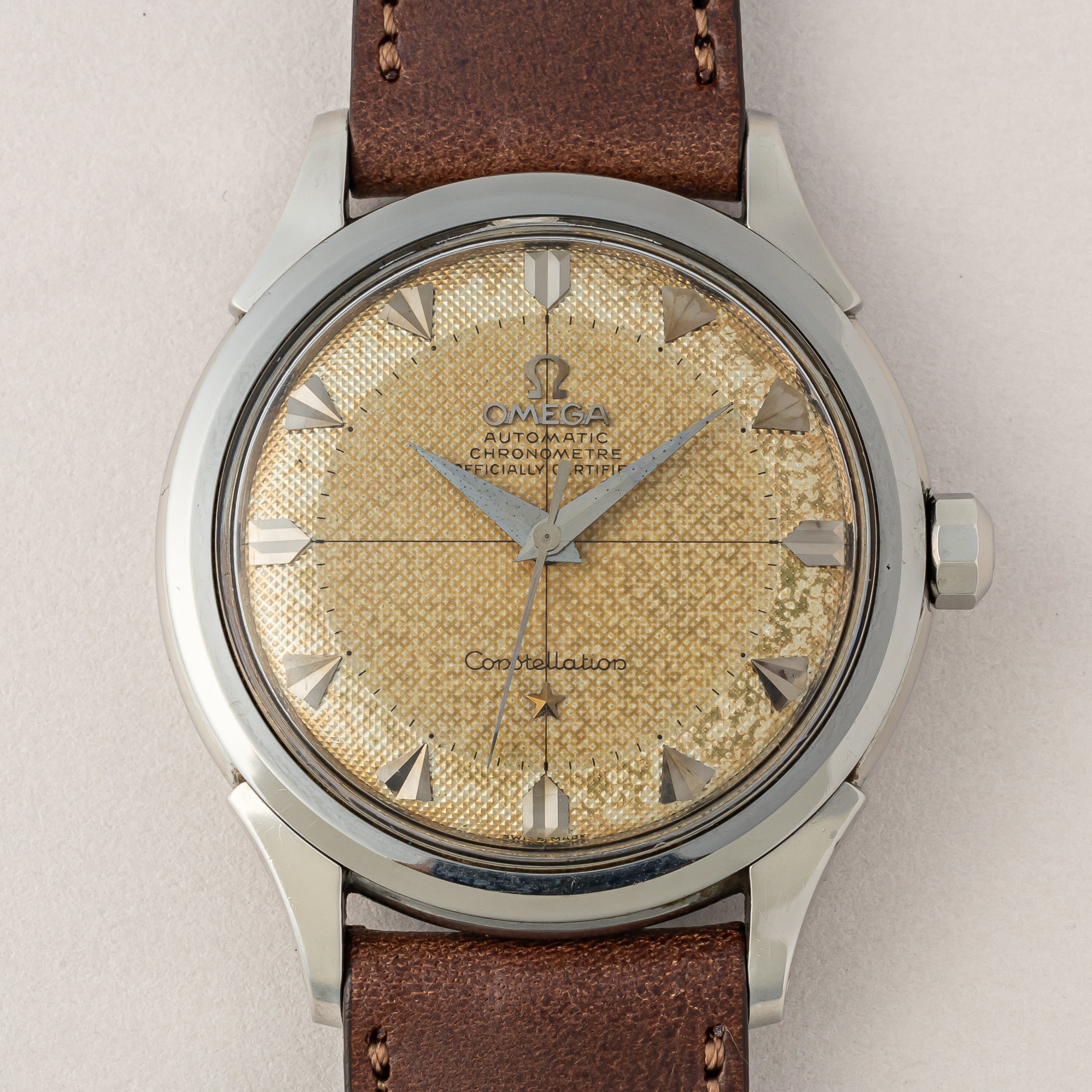 オメガ コンステレーション 1956年~1957年製 Ref.2852 8 SC ギョーシェダイヤル  純正尾錠付き