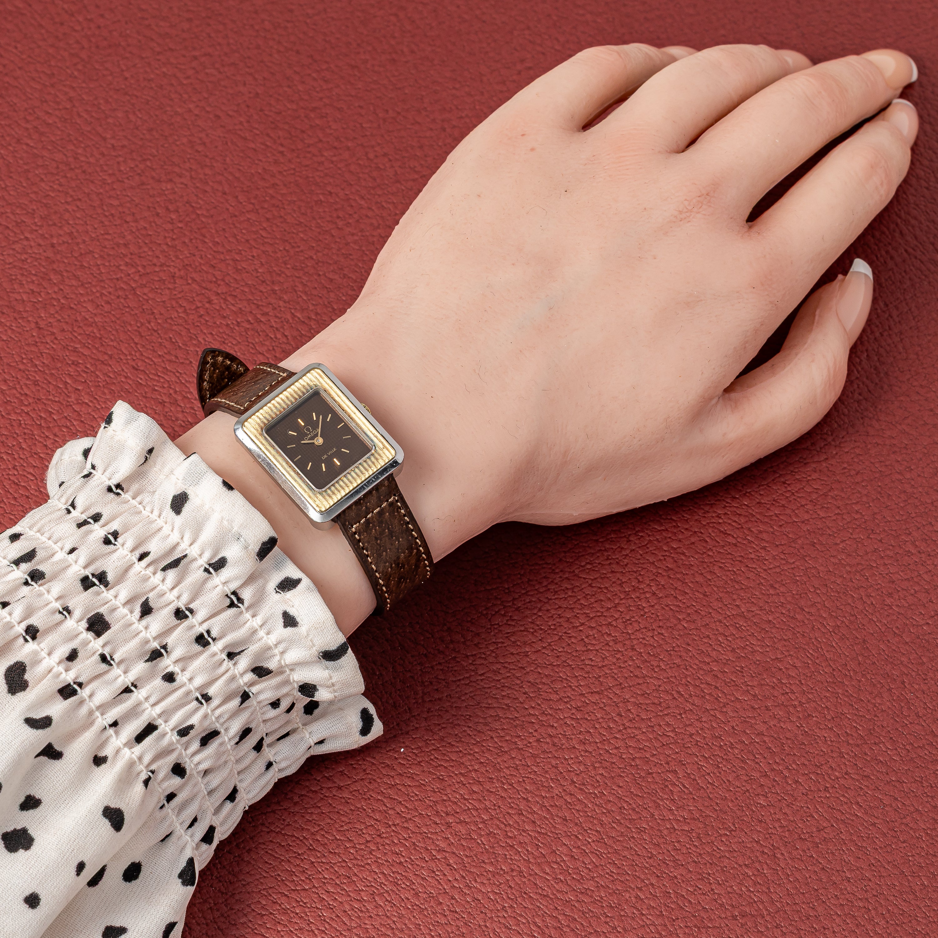 オメガ デ・ヴィル レディース レクタンギュラー コンビ 1978年製 ボルドーダイヤル