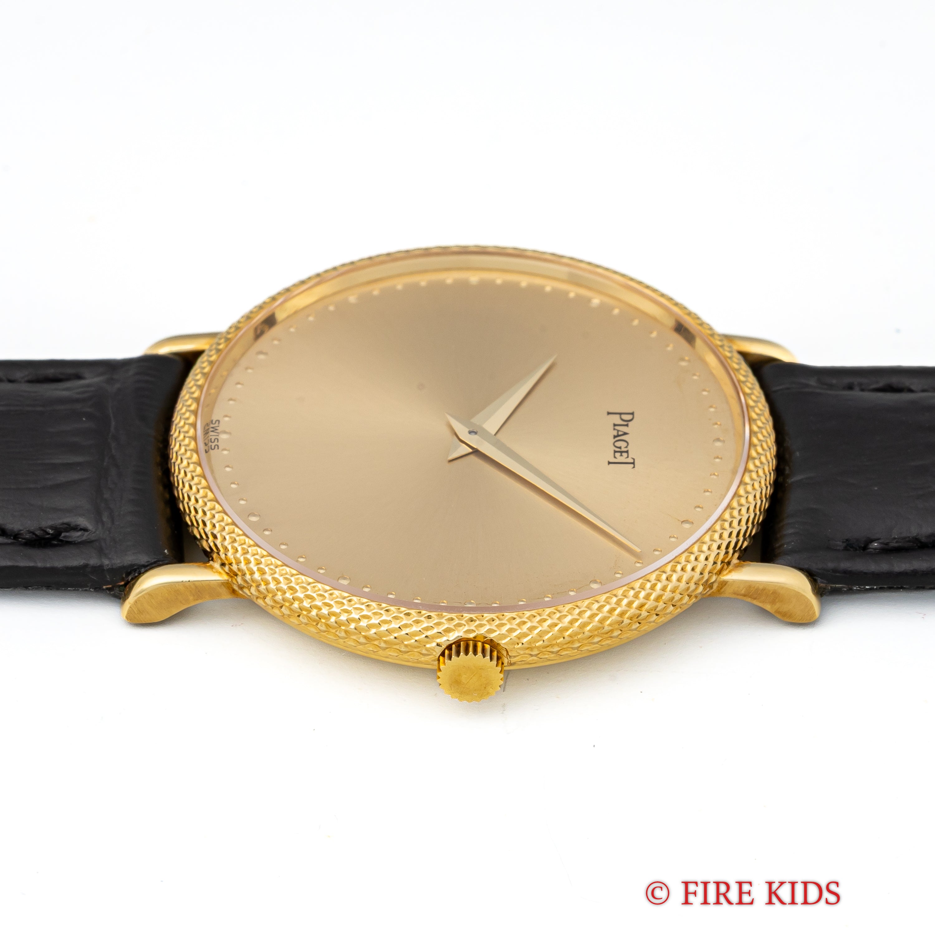 ピアジェ 18金無垢ウルトラシン 1980年代製 エングレイブドケース 手巻 Cal.9P2 純正金無垢尾錠