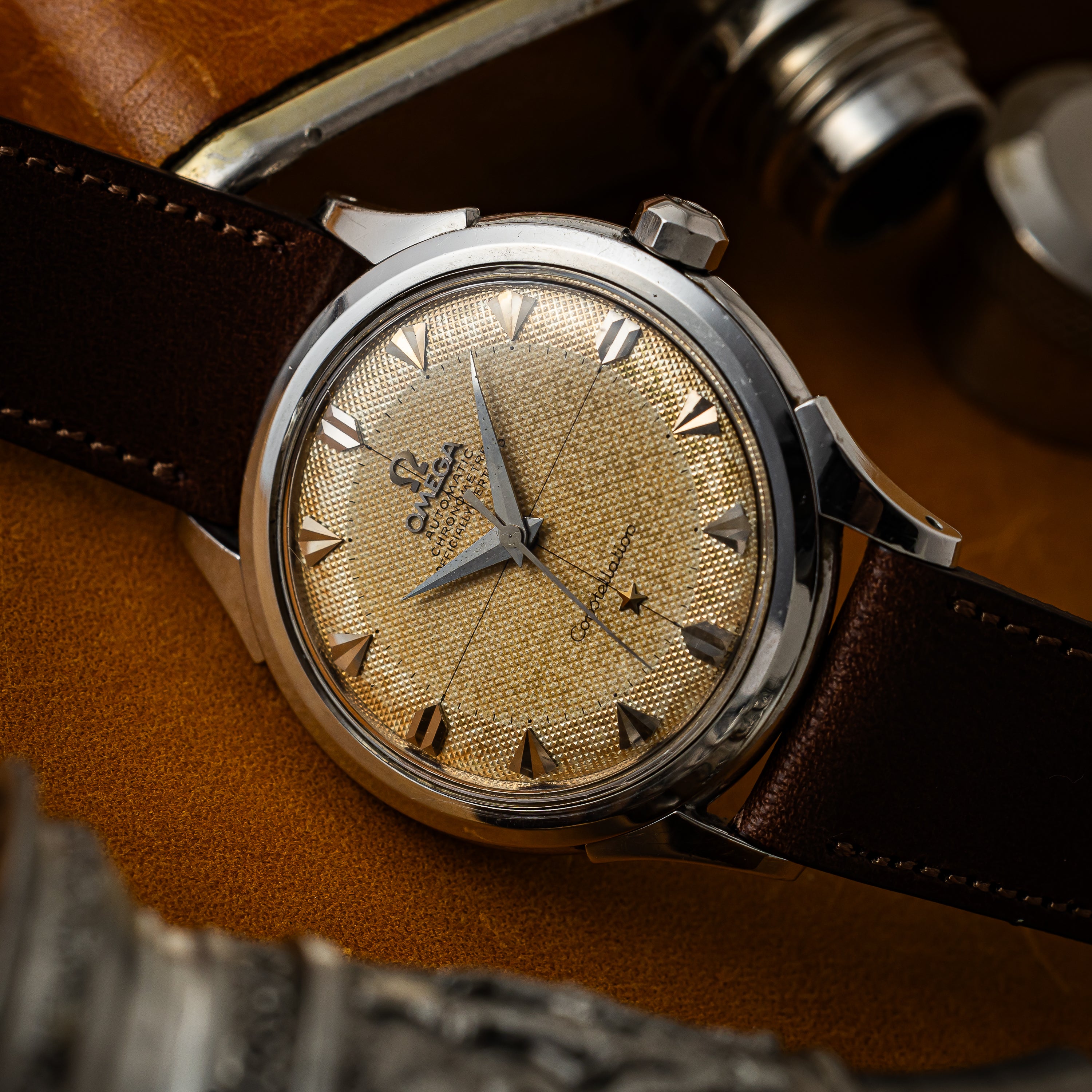 オメガ コンステレーション 1956年~1957年製 Ref.2852 8 SC ギョーシェダイヤル  純正尾錠付き