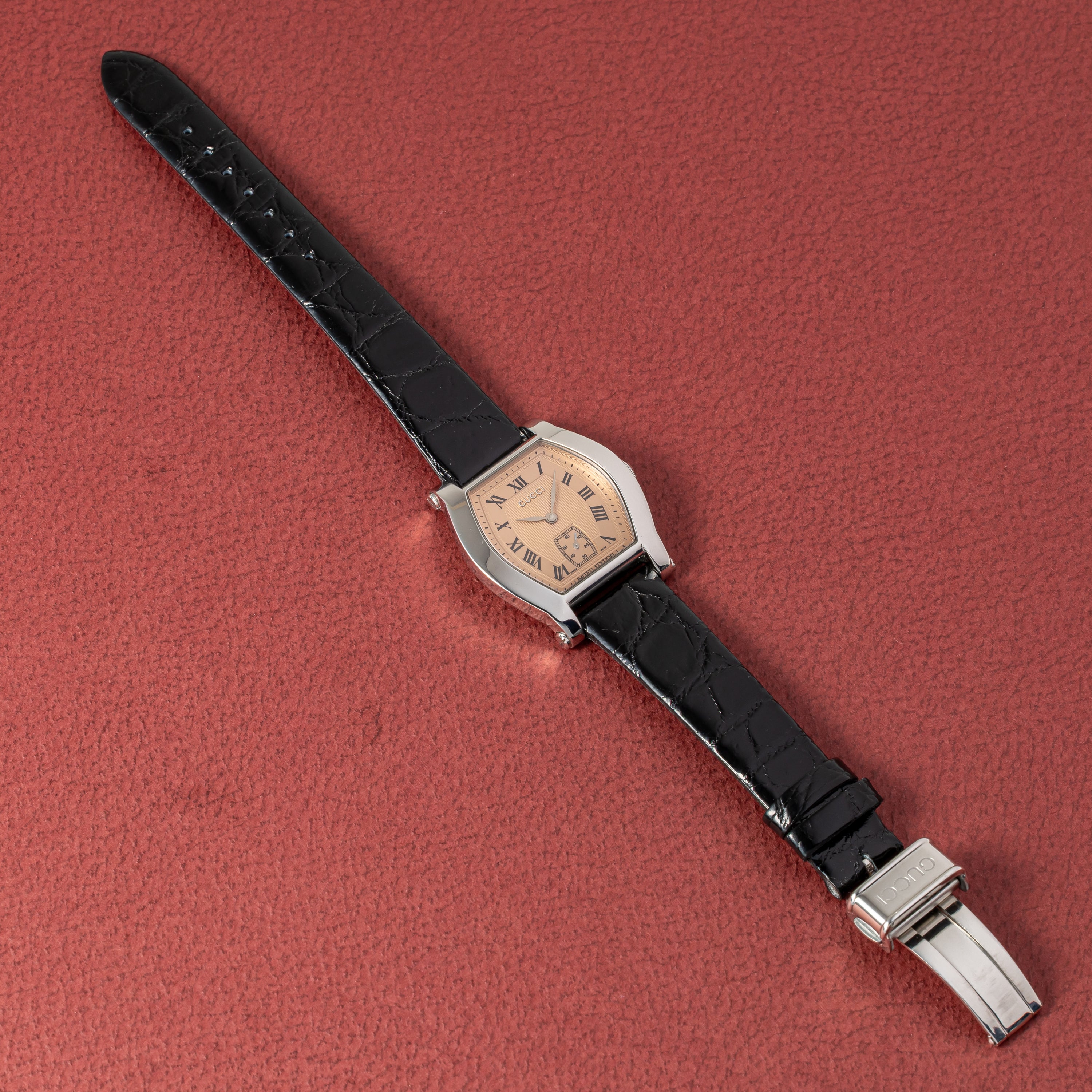 グッチ トノー型 Ref.7600 M 2000年製/平成12年製 手巻き 限定2000本 純正Dバックル付き