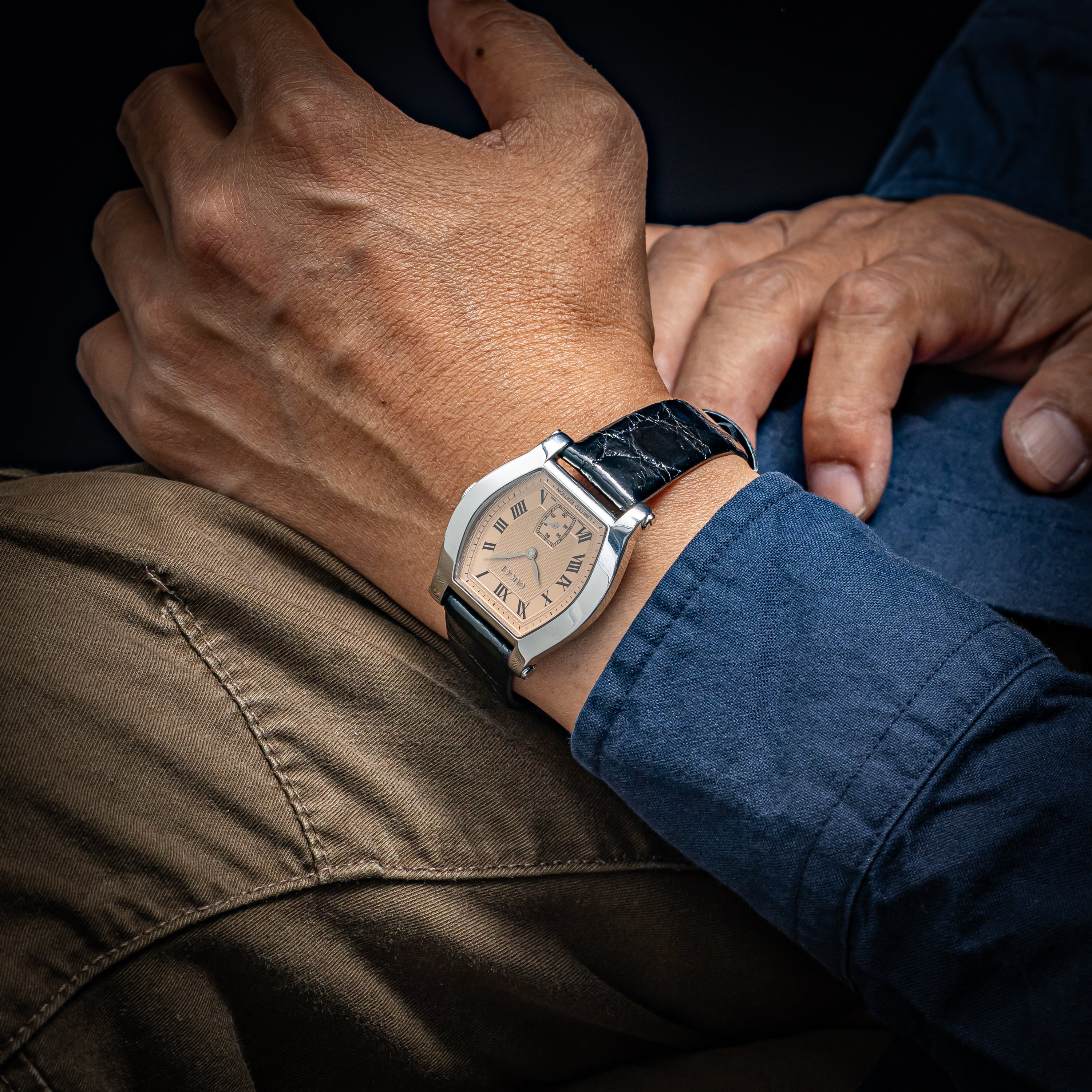 グッチ トノー型 Ref.7600 M 2000年製/平成12年製 手巻き 限定2000本 純正Dバックル付き