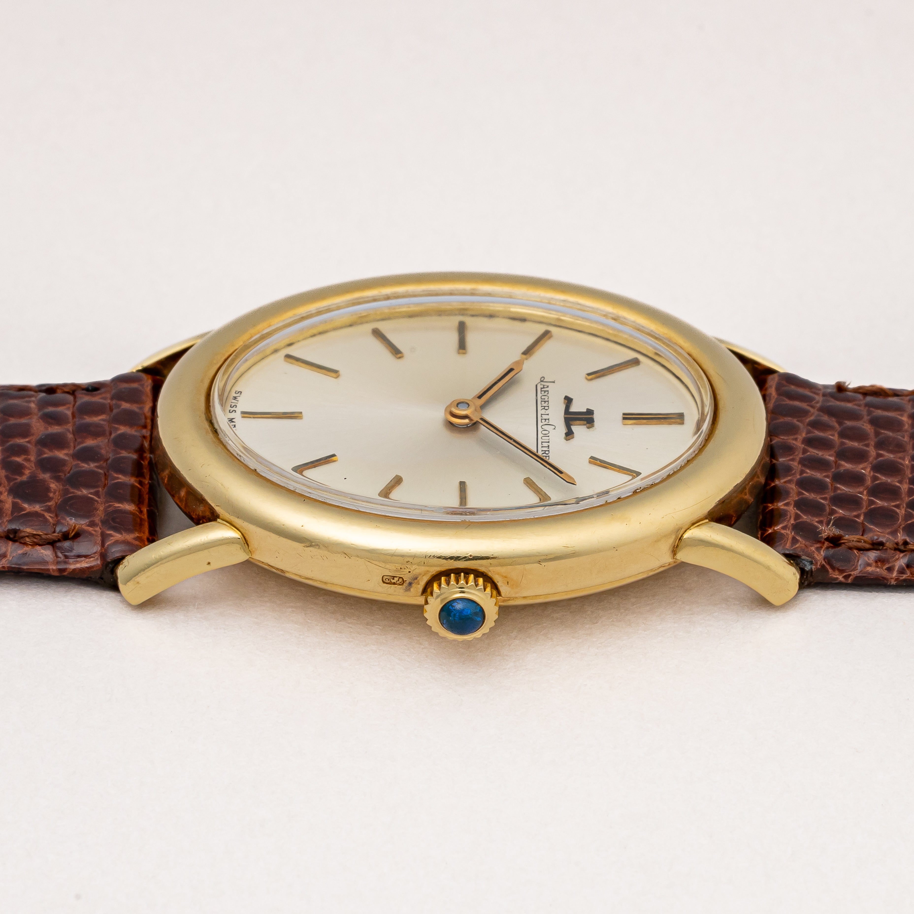 ジャガールクルト 18金無垢オーバルケース 1971年保証書付き Cal.818/2