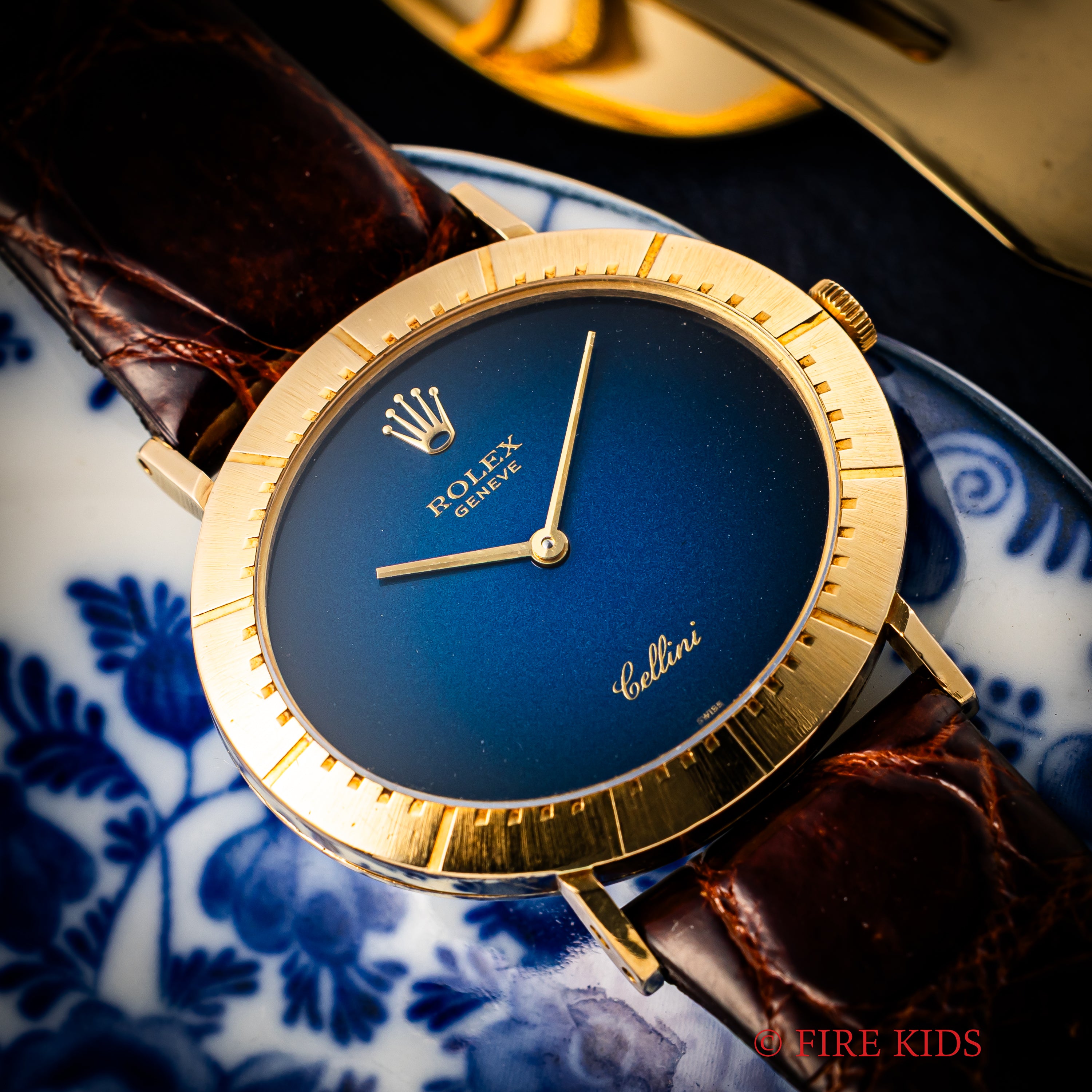 ロレックス チェリーニ 18金無垢イエローゴールド 1975年製 オーバル型 ブルーグラデーション 手巻き Ref.4083 王冠尾錠