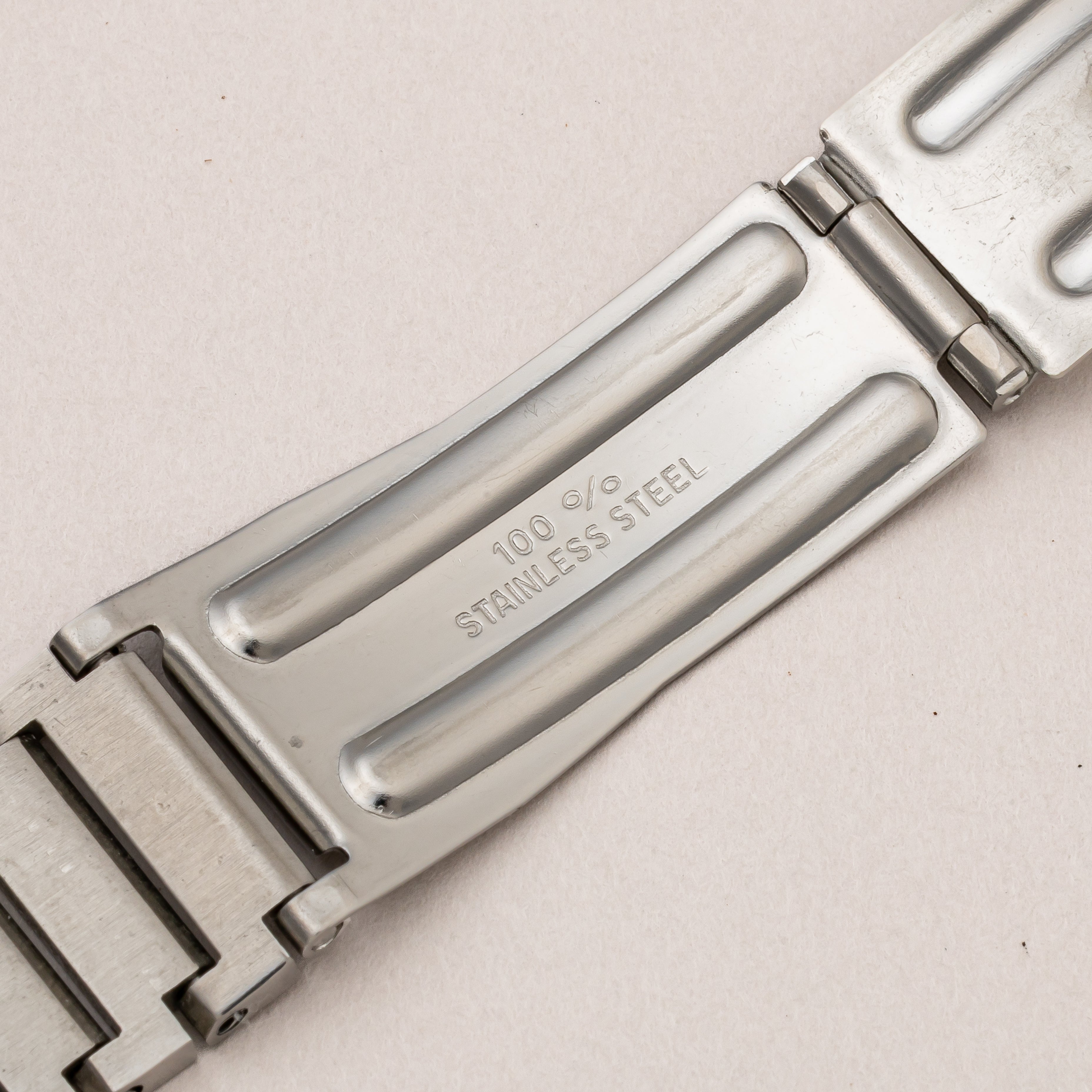 IWC トノー型 1972年製 Ref.1872 シルバーダイヤル 純正ブレス付き