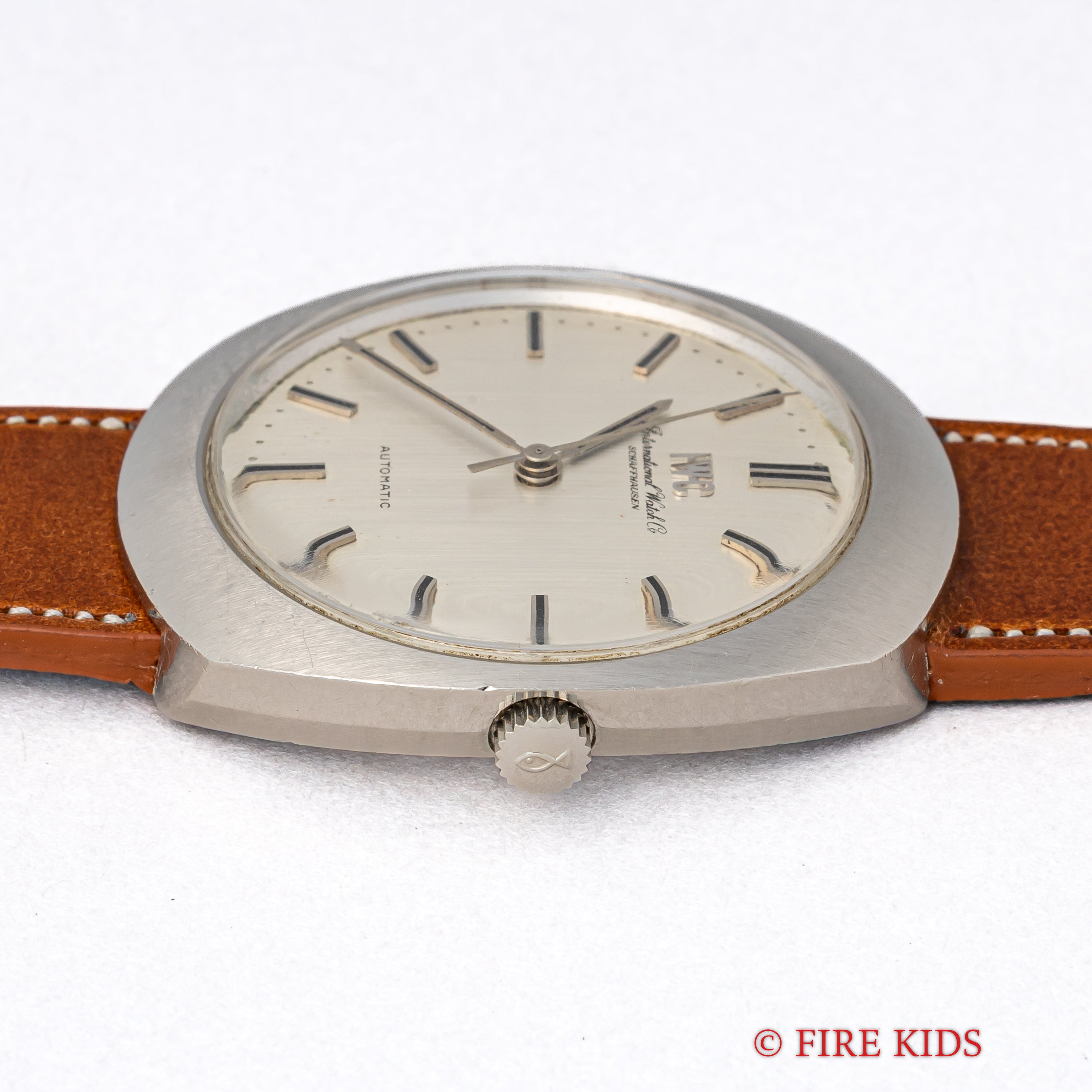 IWC 1969年製 トノーケース ペラトン式自動巻き Cal.854B ノンデイト