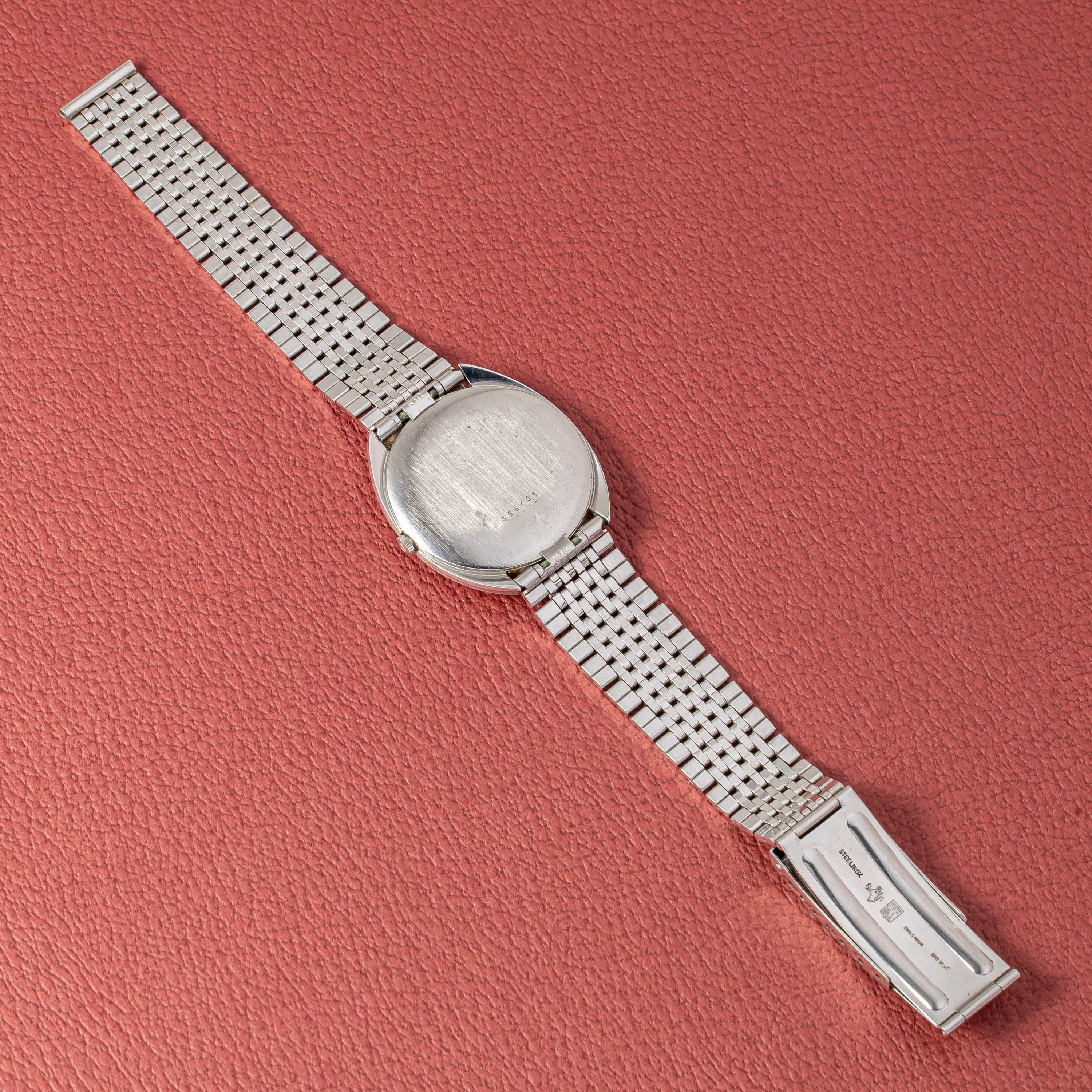 ユニバーサル ホワイトシャドウ ウルトラスリム マイクローター自動巻 1970年代製 純正ブレス