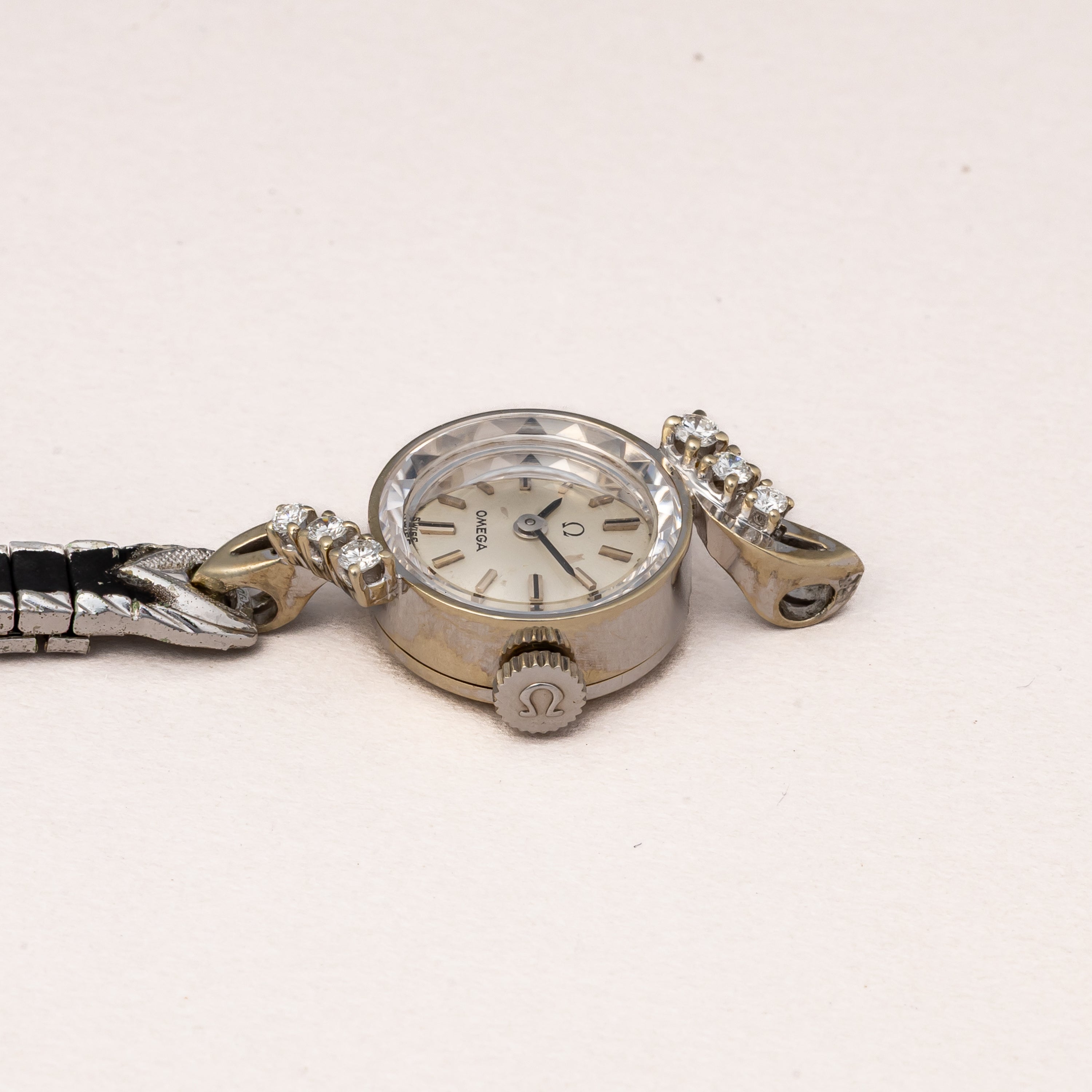 オメガ 14金無垢ホワイトゴールドレディース 1969年製 南京タイプ 手巻き ダイヤ