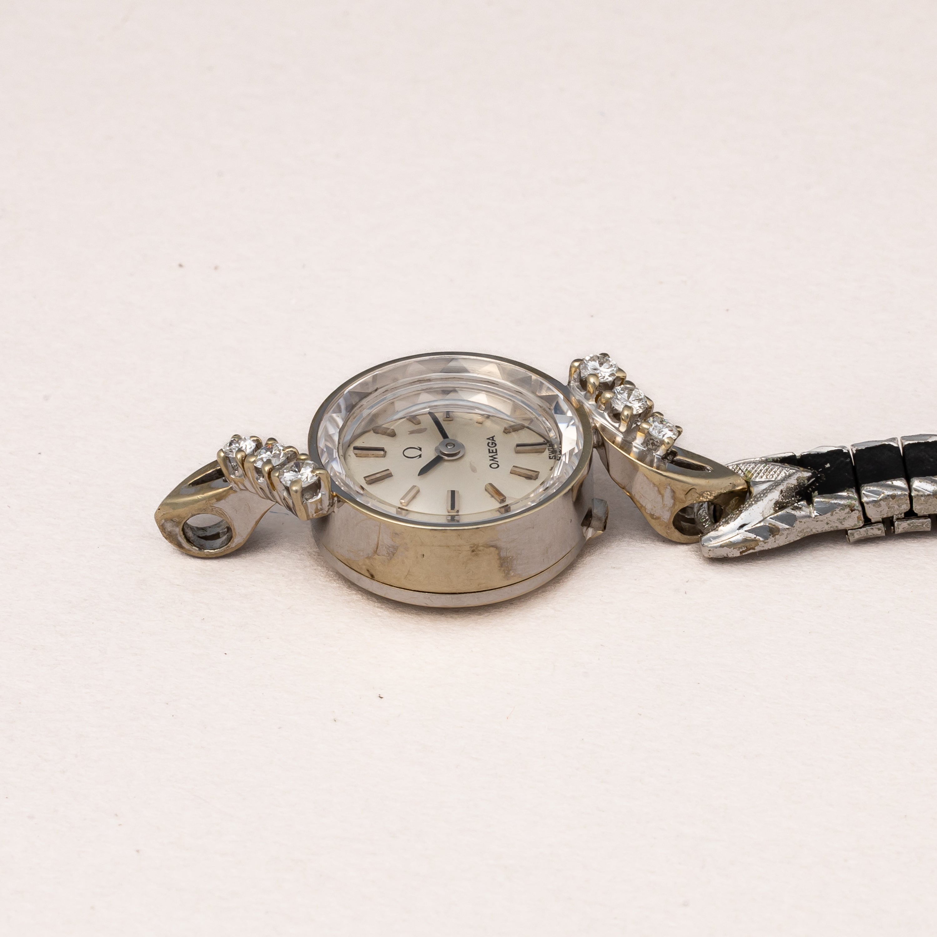オメガ 14金無垢ホワイトゴールドレディース 1969年製 南京タイプ 手巻き ダイヤ