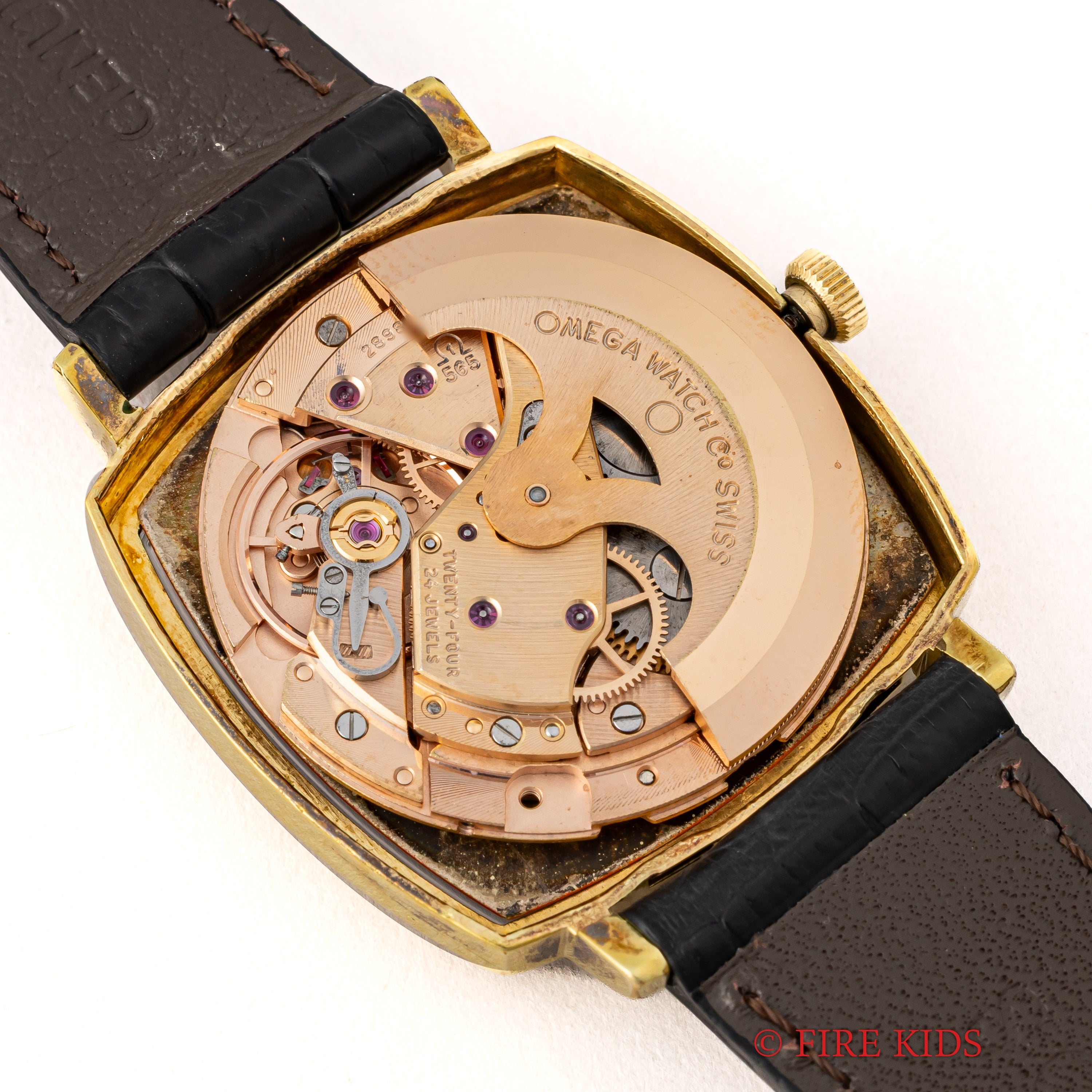 オメガ ジュネーブ スクエアケース 1969年製 オートマチック レッドグラデーションダイヤル 金張り/ステンバック