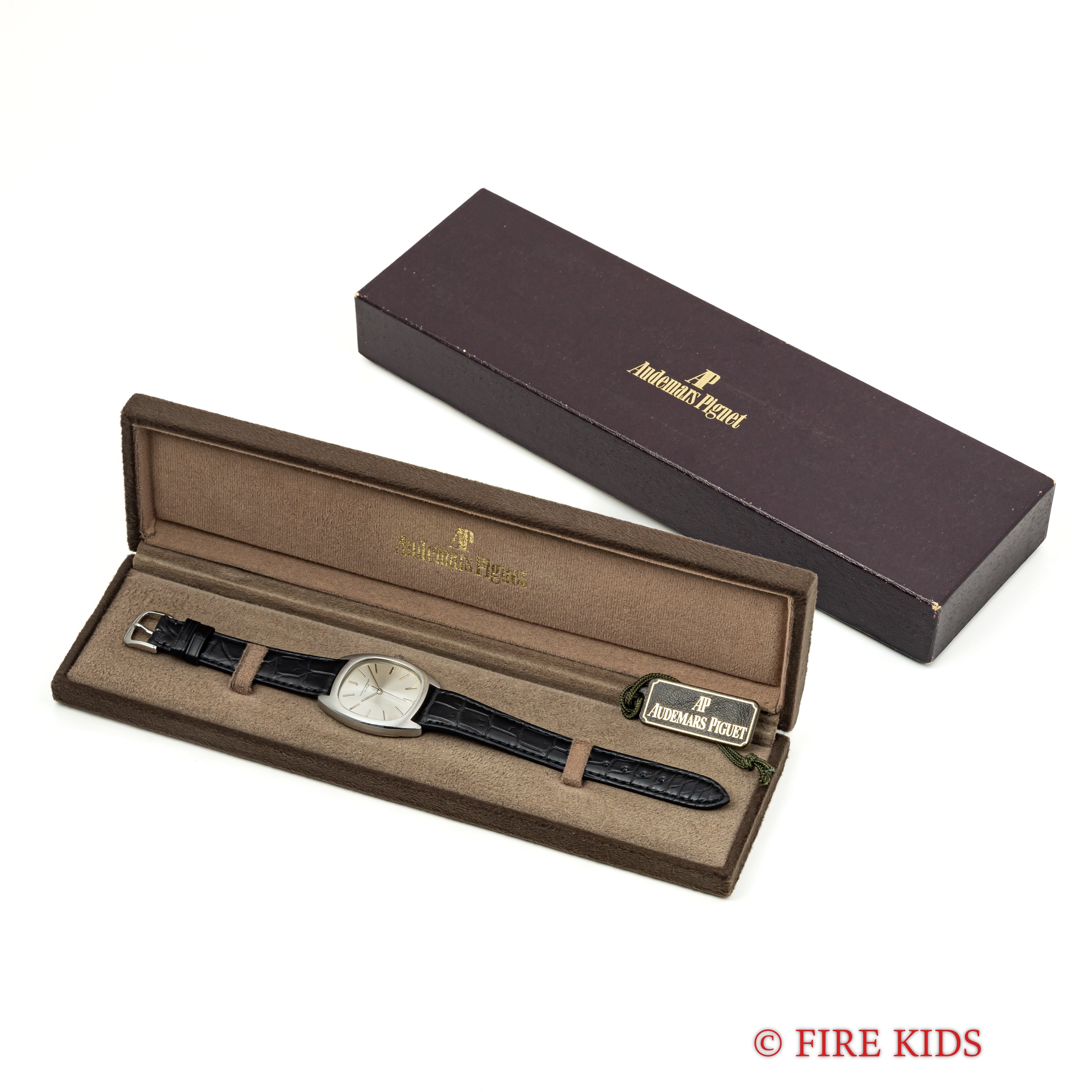 オーデマ・ピゲ トノーケース 1970年代製 手巻 Cal.K2002/1A ステンレスケース 箱付き