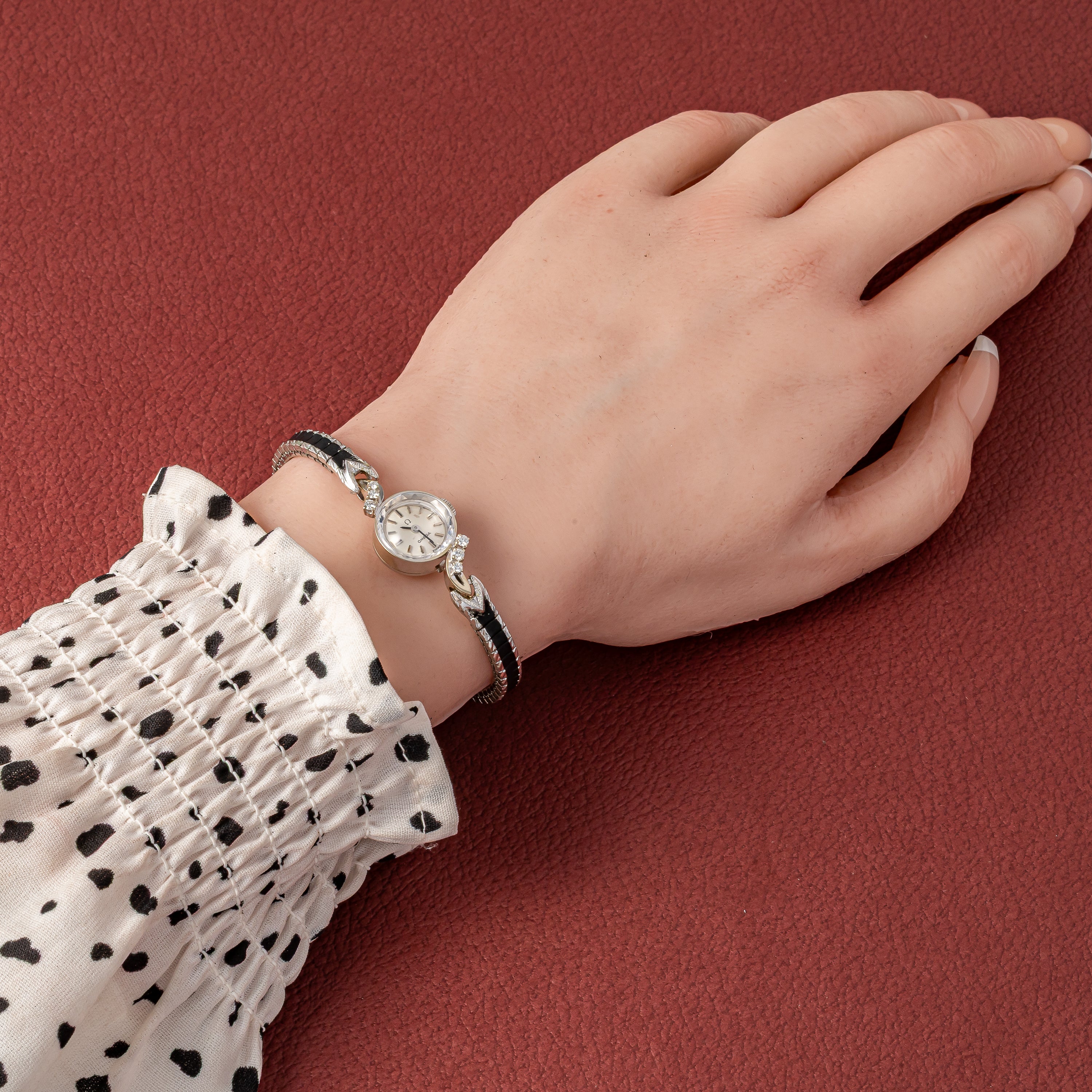 オメガ 14金無垢ホワイトゴールドレディース 1969年製 南京タイプ 手巻き ダイヤ