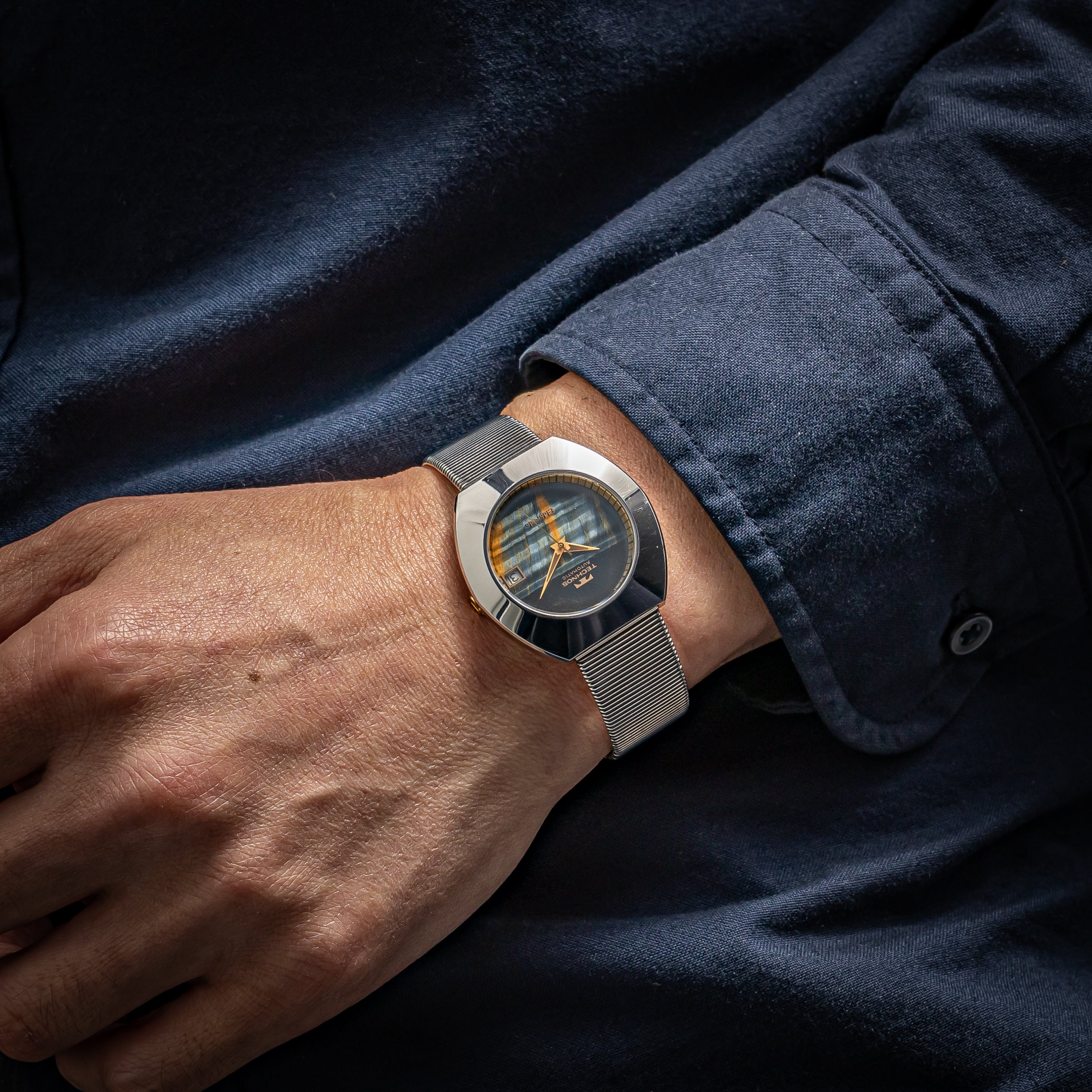 テクノス エルドラド タイガーアイ(虎目石)ダイヤル 1970年代製 自動巻き スタンド付き