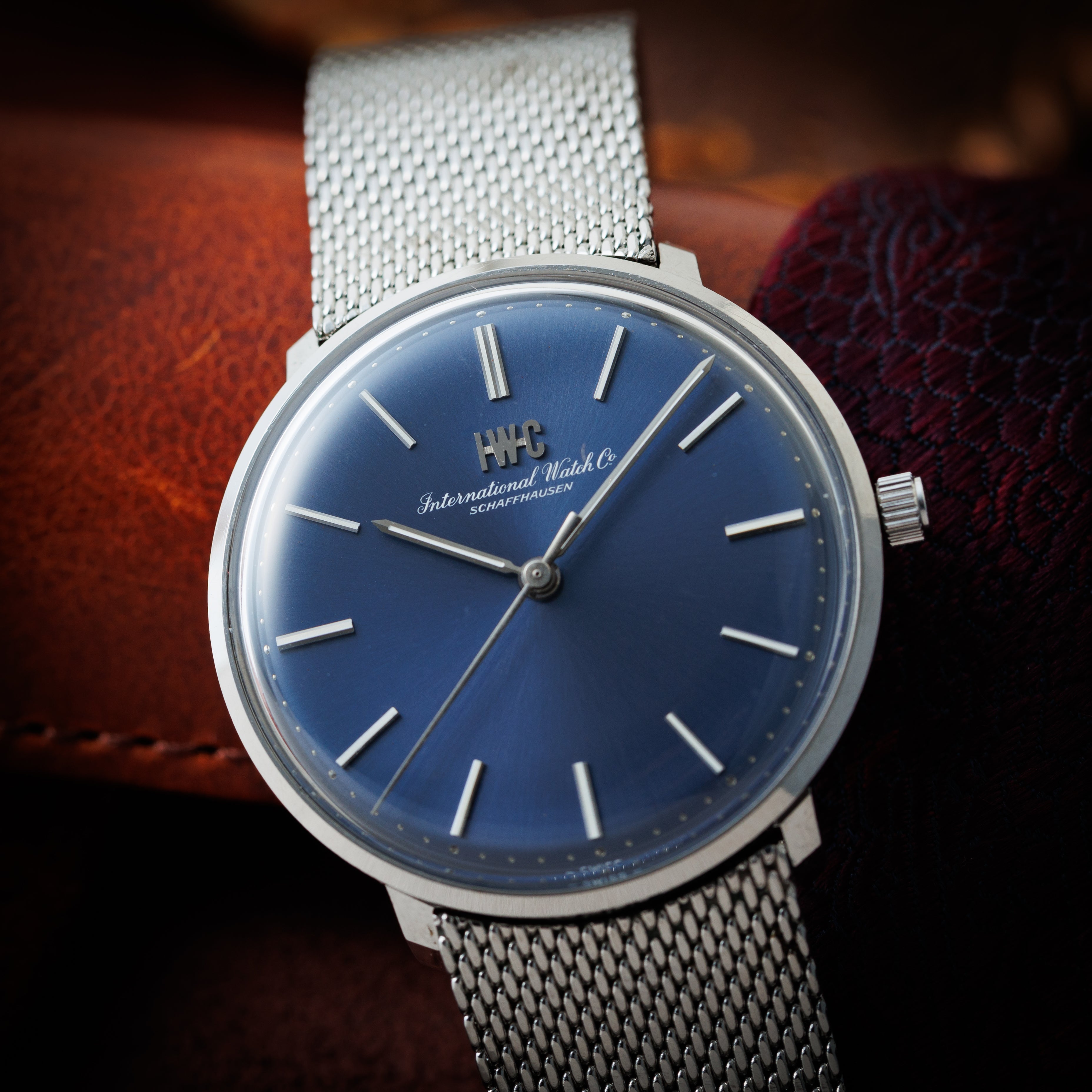 IWC ラウンドケース 1973年製 Ref.2401 手巻き Cal.403 ブルーダイヤル 純正ブレス