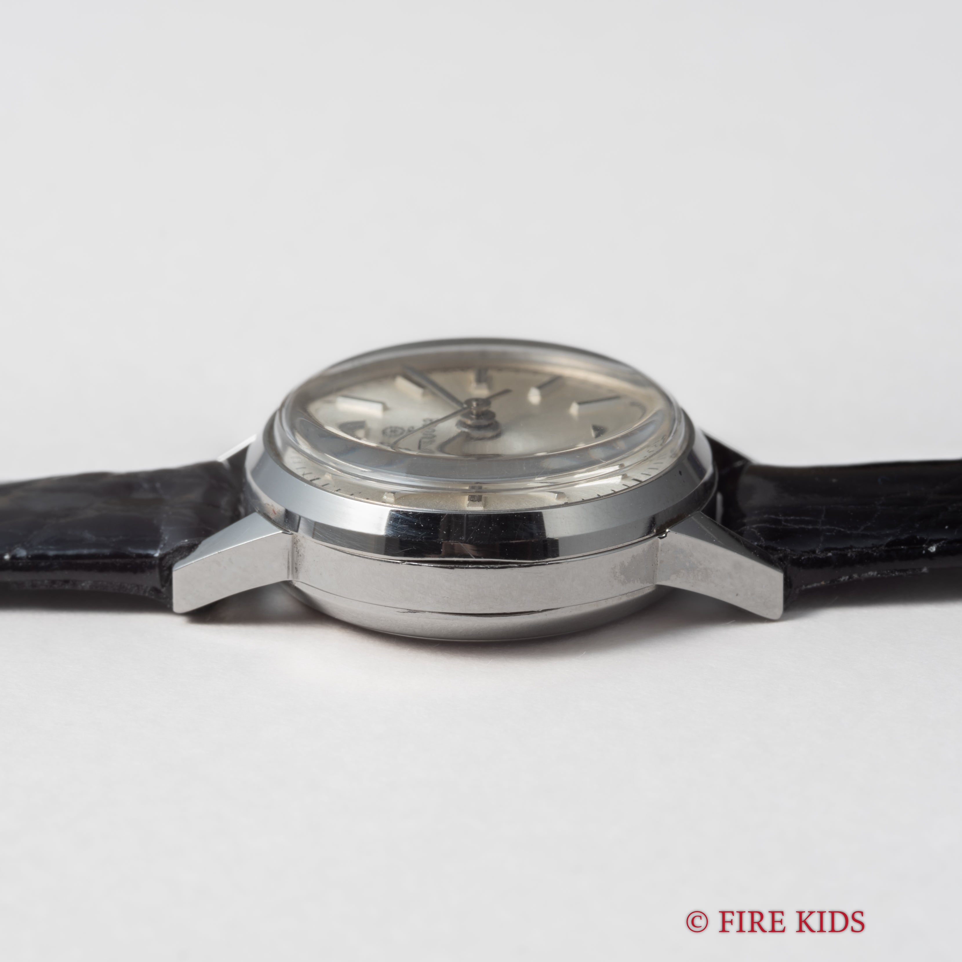 チューダー 小薔薇 レディース ラウンドケース 1966年製 手巻 王冠リューズ 王冠尾錠