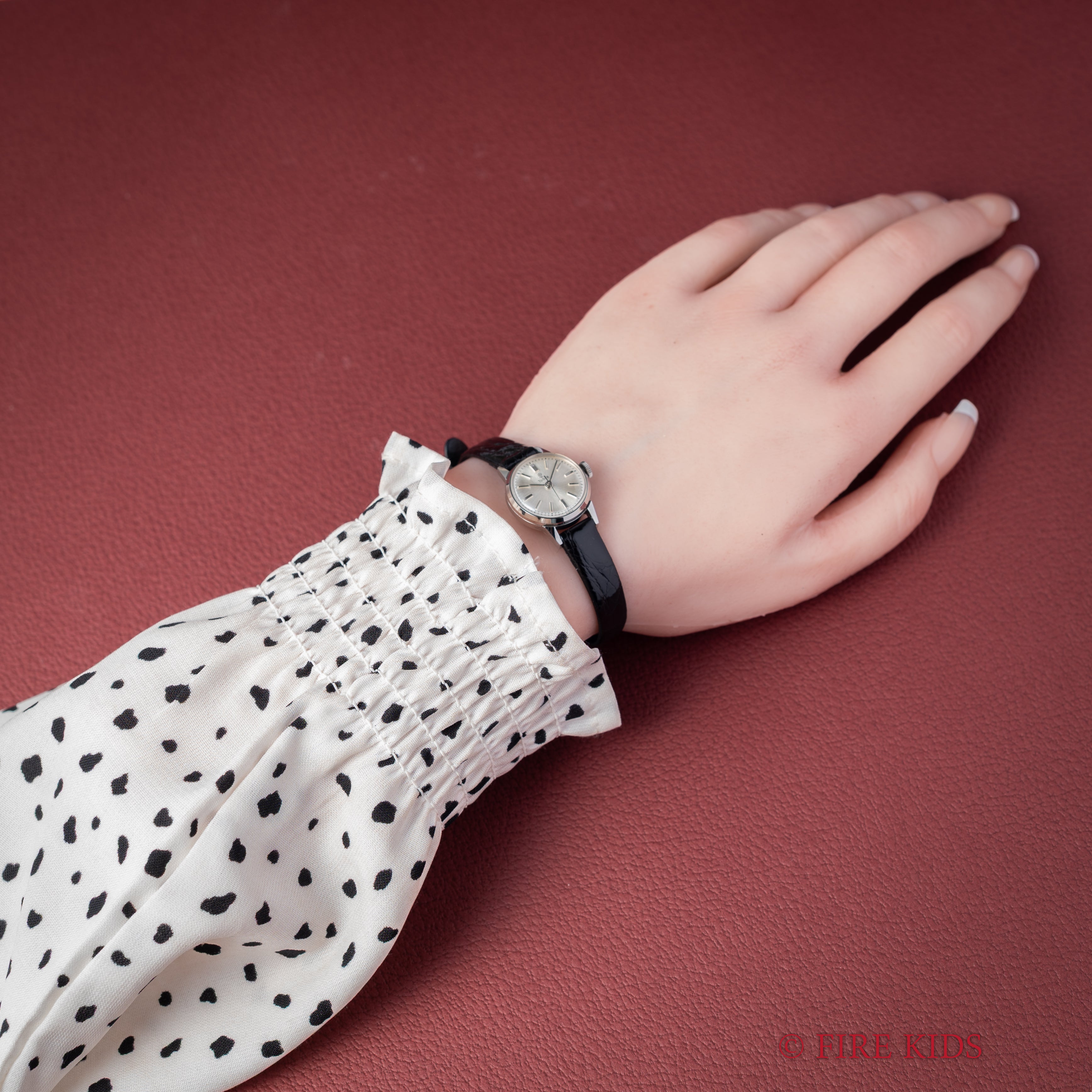 チューダー 小薔薇 レディース ラウンドケース 1966年製 手巻 王冠リューズ 王冠尾錠