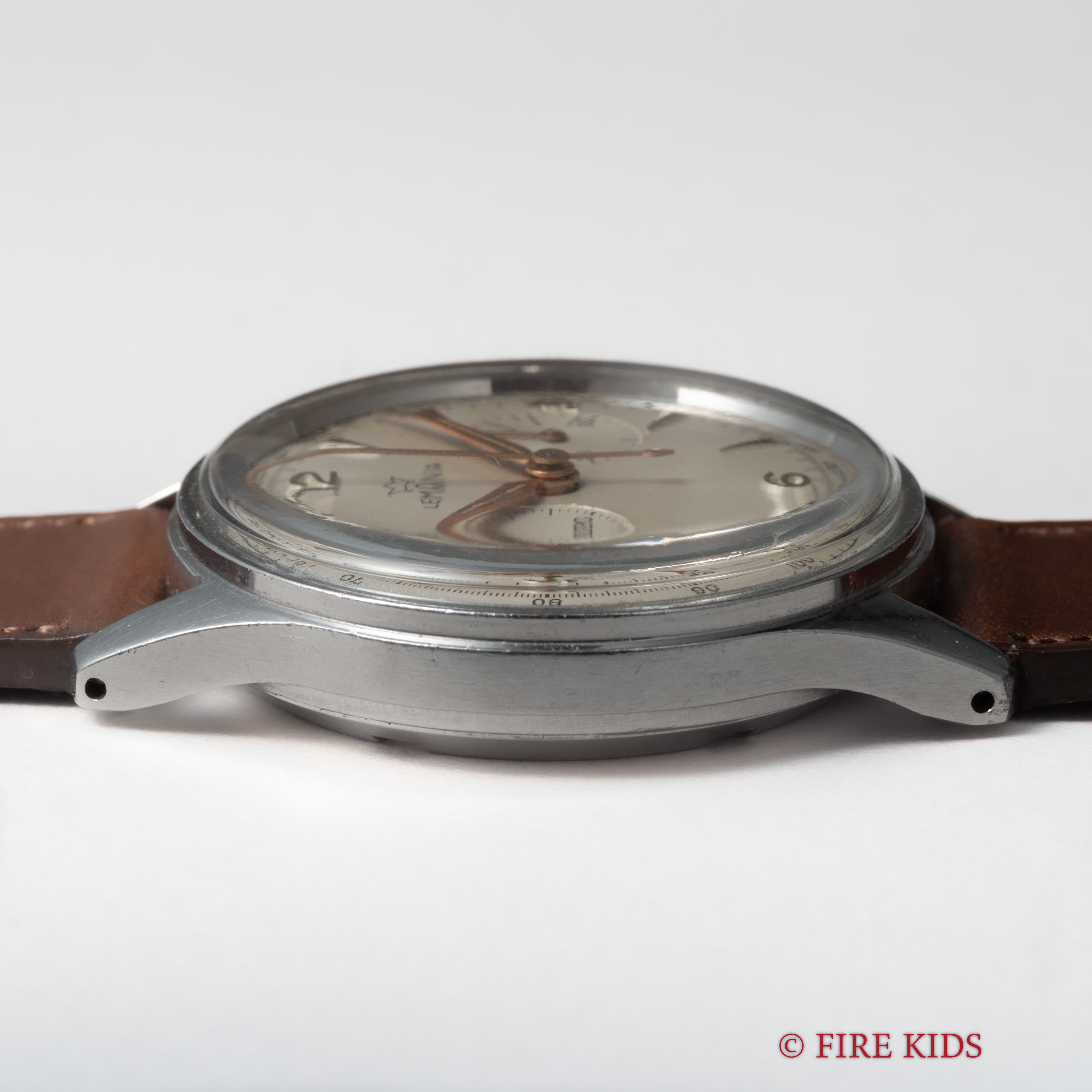 レマニア 1950年代製 2レジスタークロノグラフ Cal.27CH 手巻き