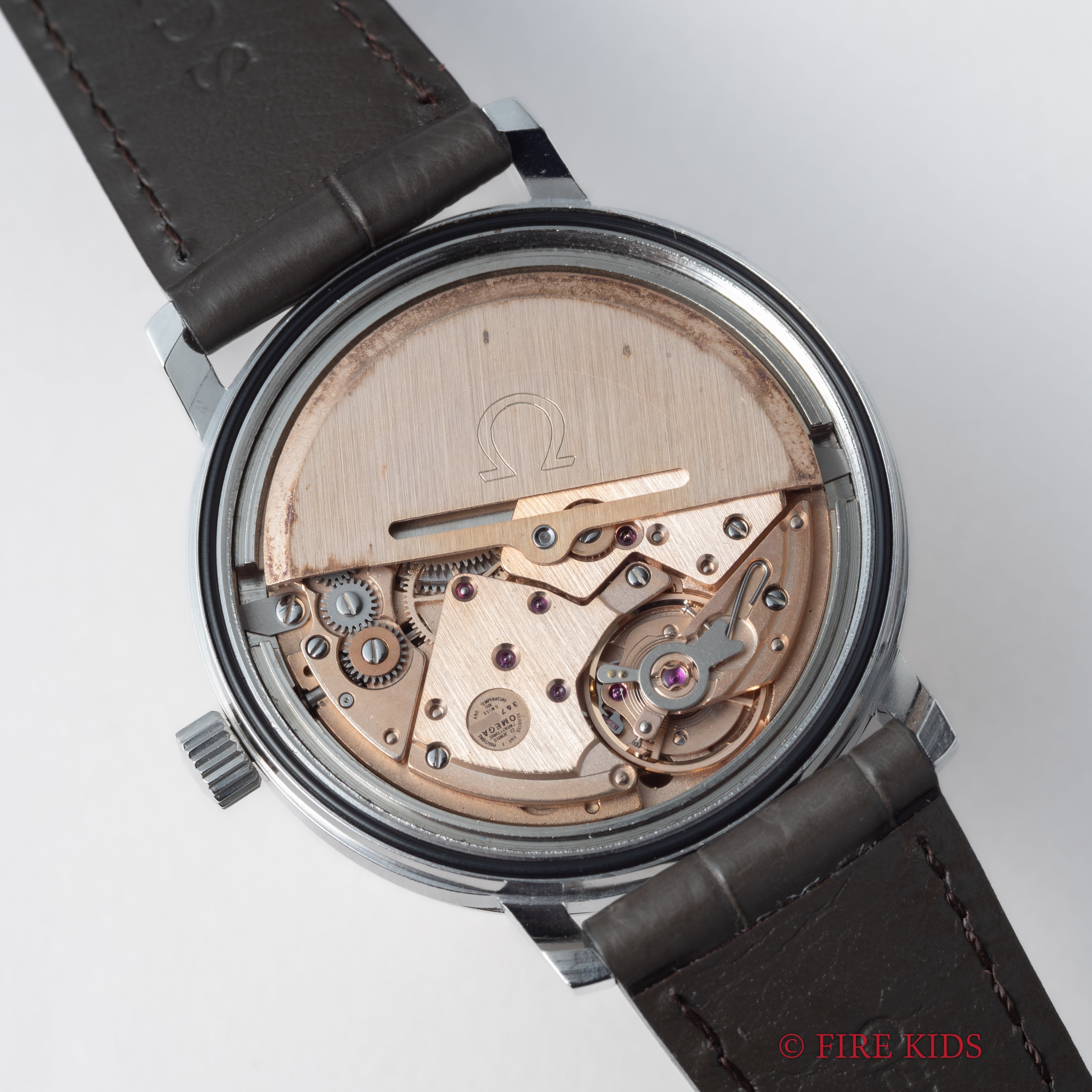 オメガ コンステレーション シルバーローマンダイヤル 1973年製 ハイビート自動巻きクロノメーター Cal.1011