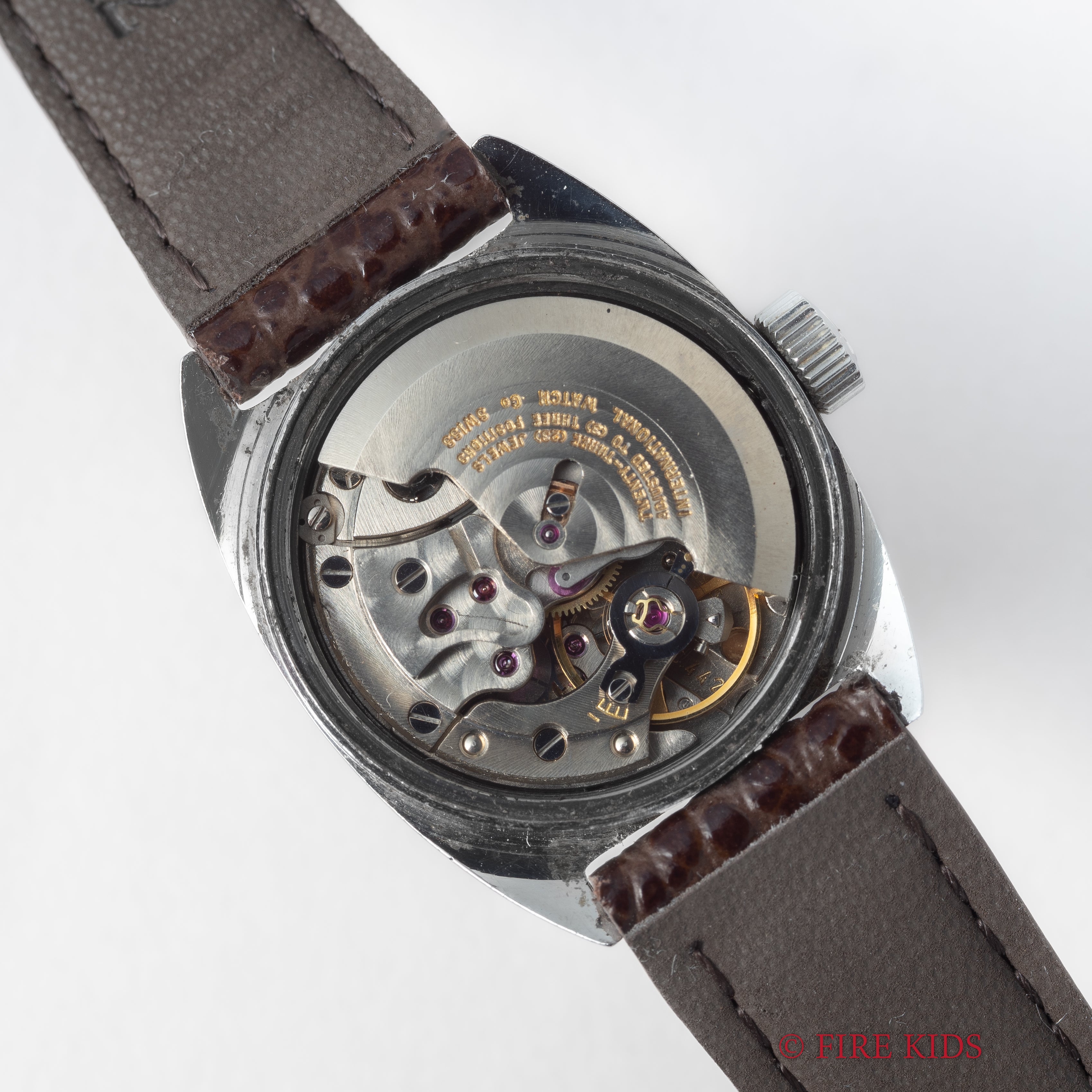 IWC レディース トノーケース 1975年製 手巻き Cal.442 シルバーダイヤル